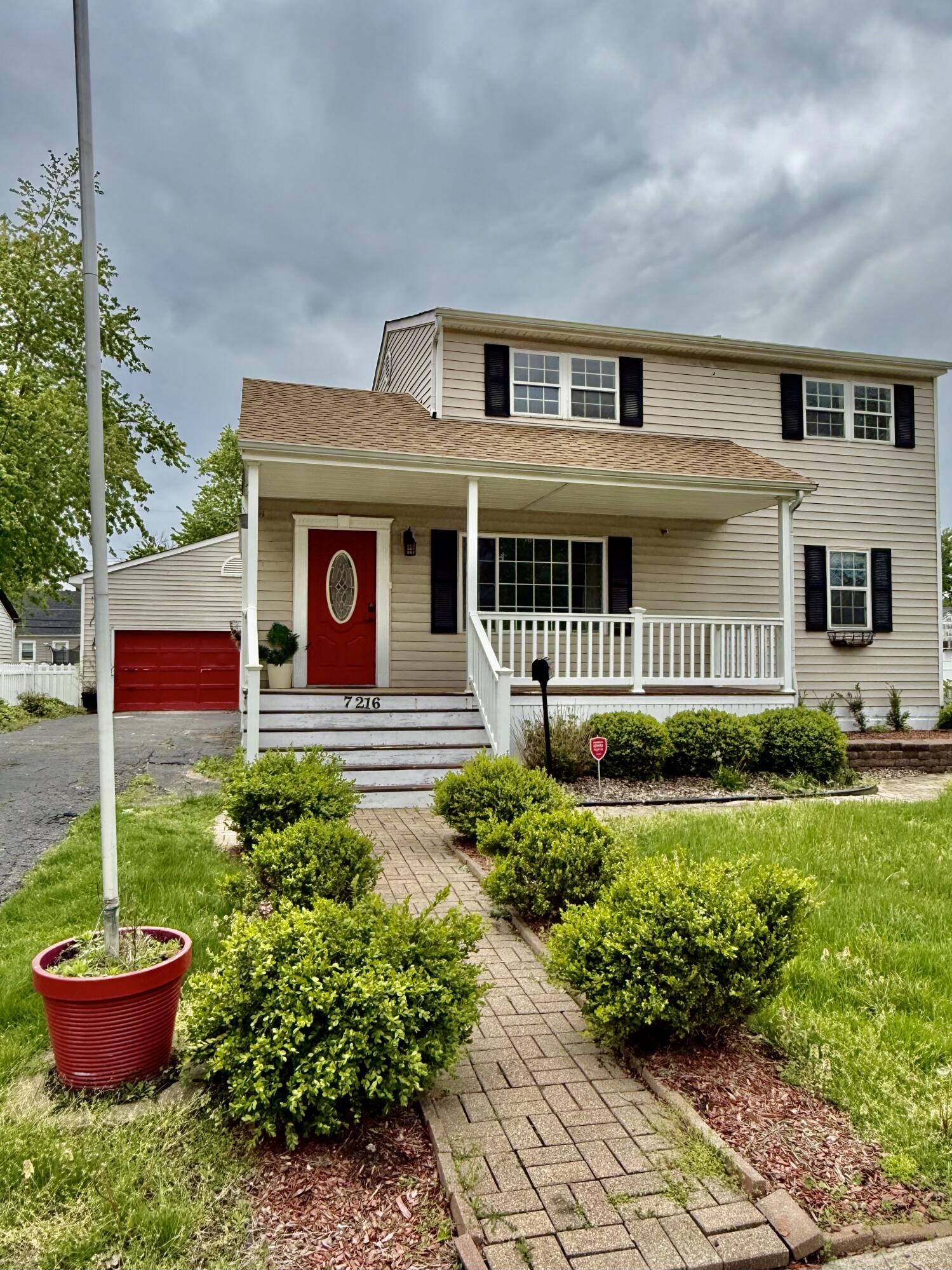 7216 Montana Avenue Property Photo 1