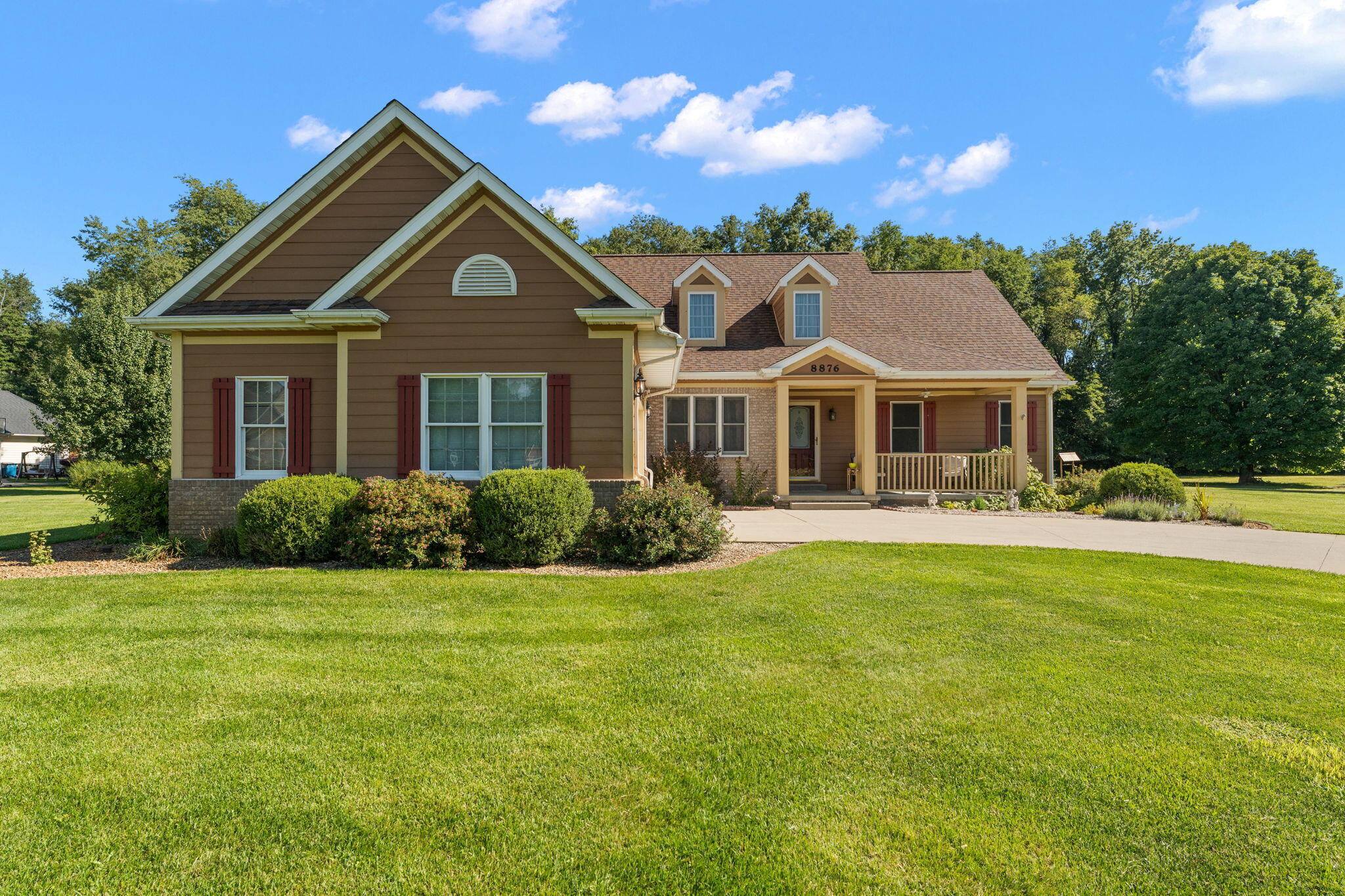 8876 N Lilac Street Property Photo 1