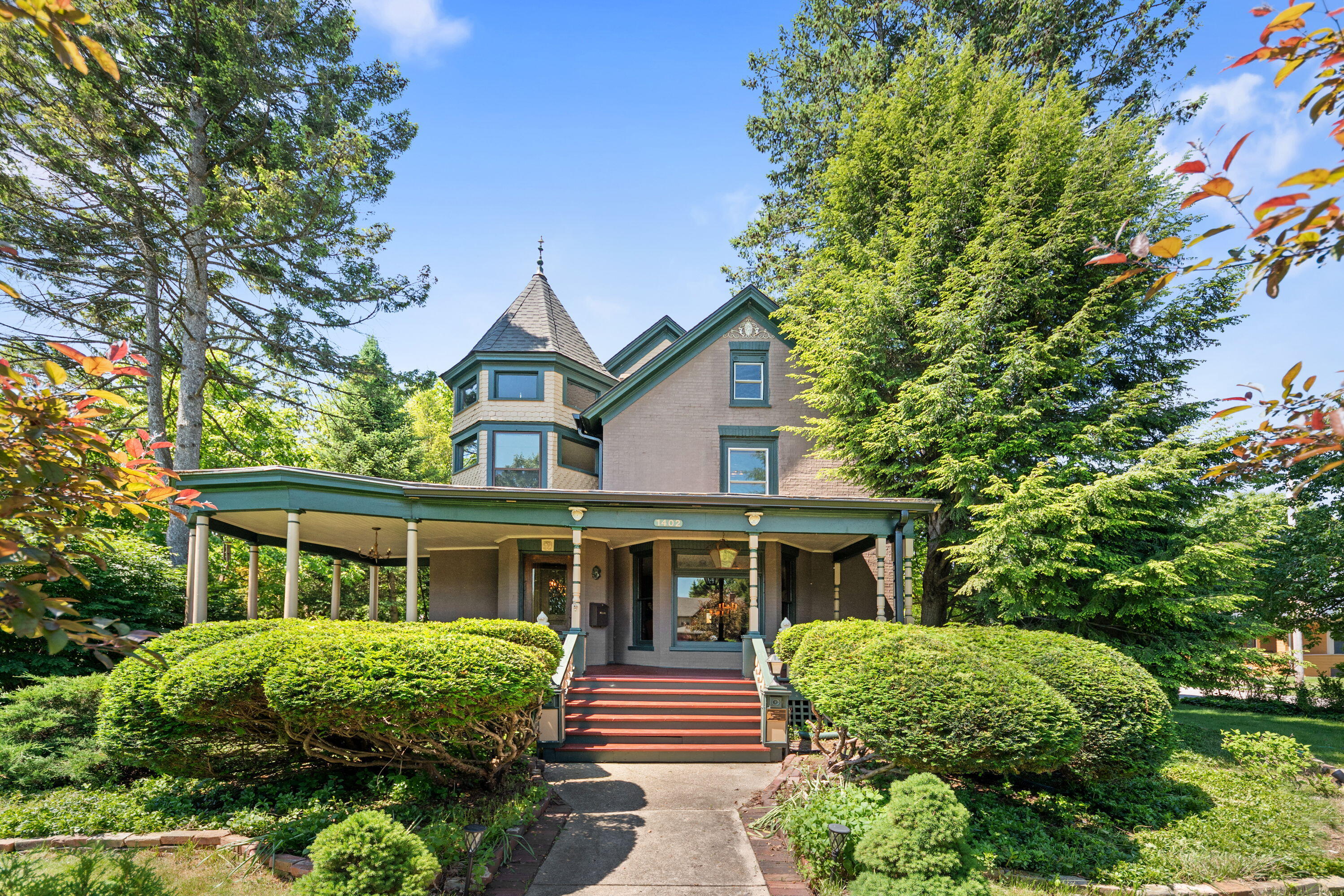 1402 Indiana Avenue Property Photo 1
