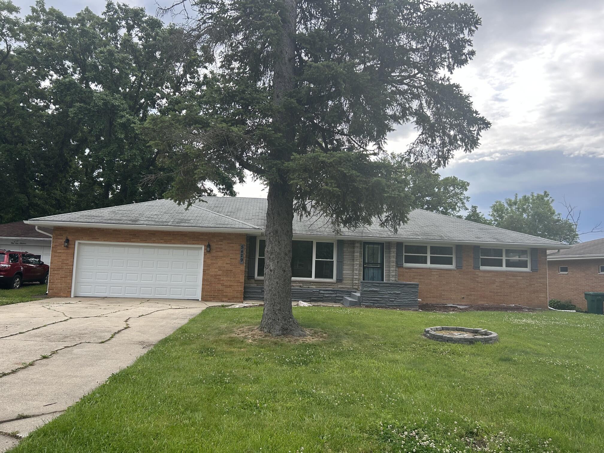 5429 Dexter Drive Property Photo 1
