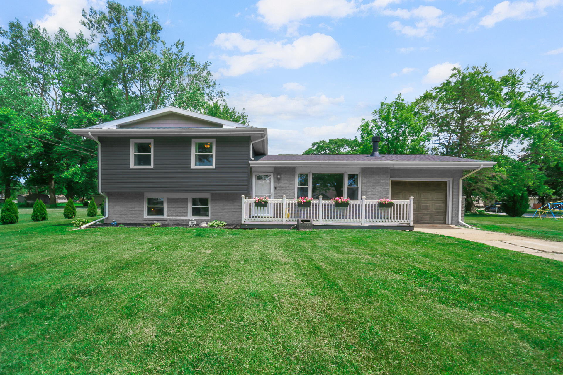 9 Hickory Drive