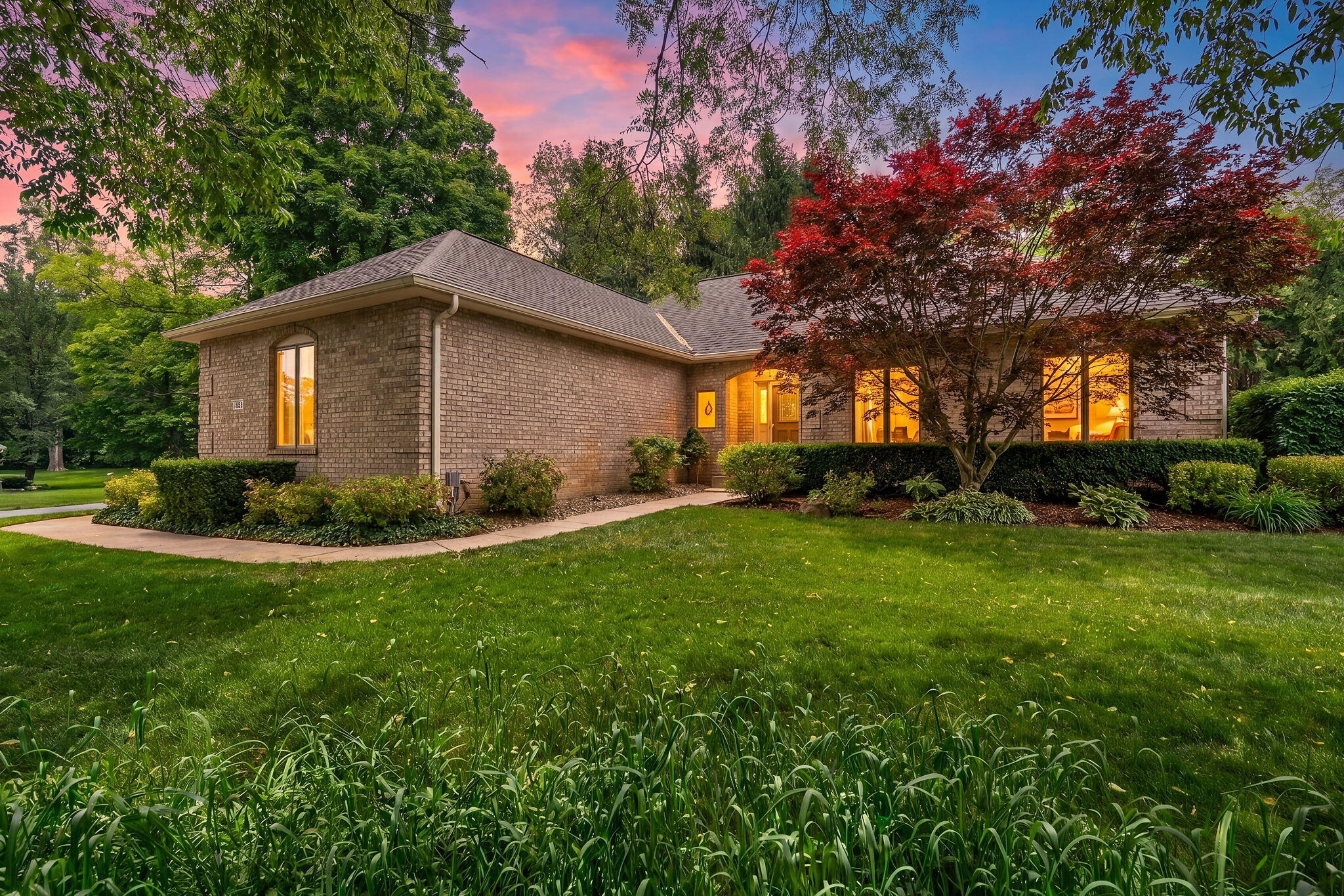 246 White Thorne Lane