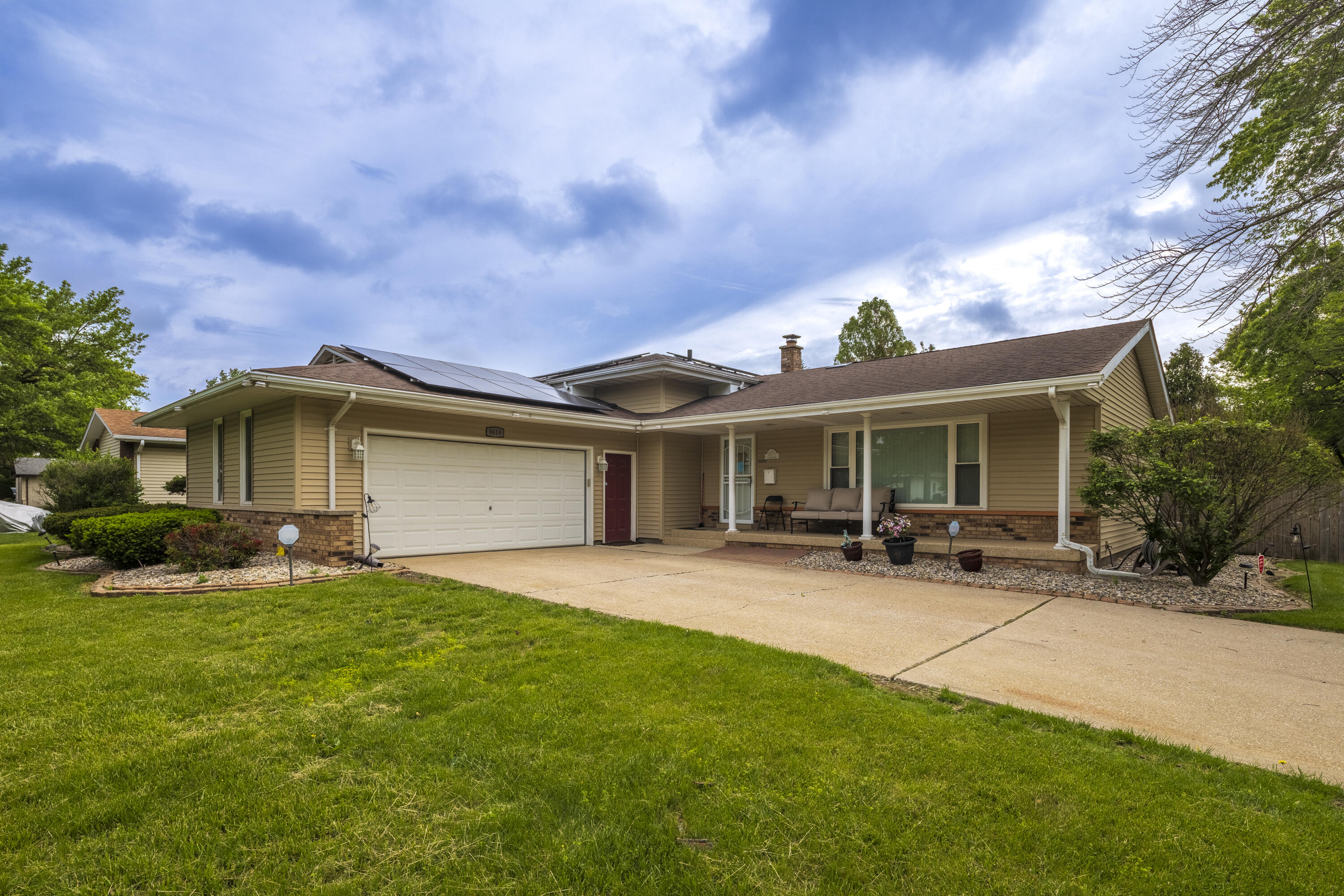 9619 Greenwood Avenue Property Photo 1