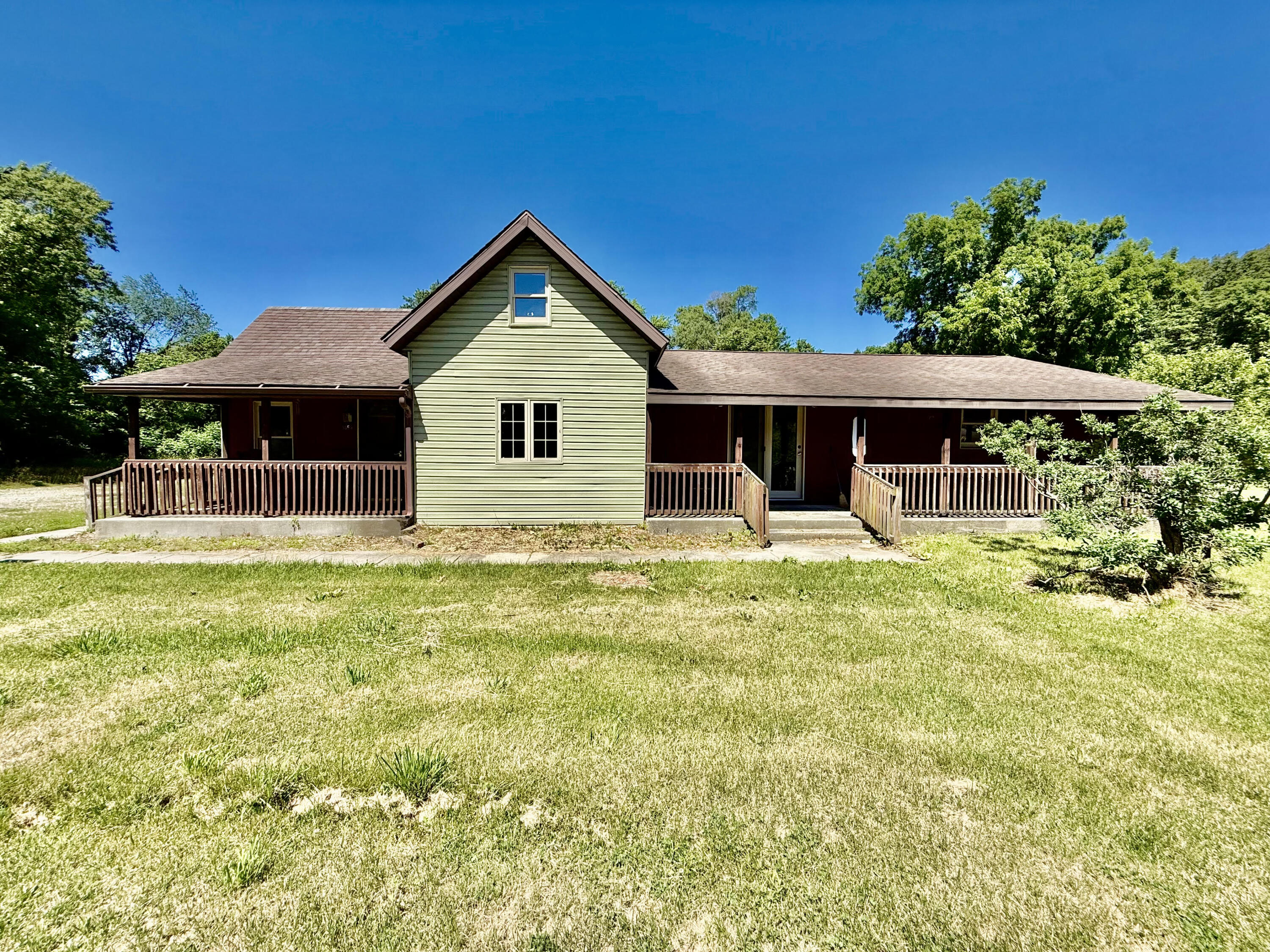 8655 S Main Street Property Photo 1