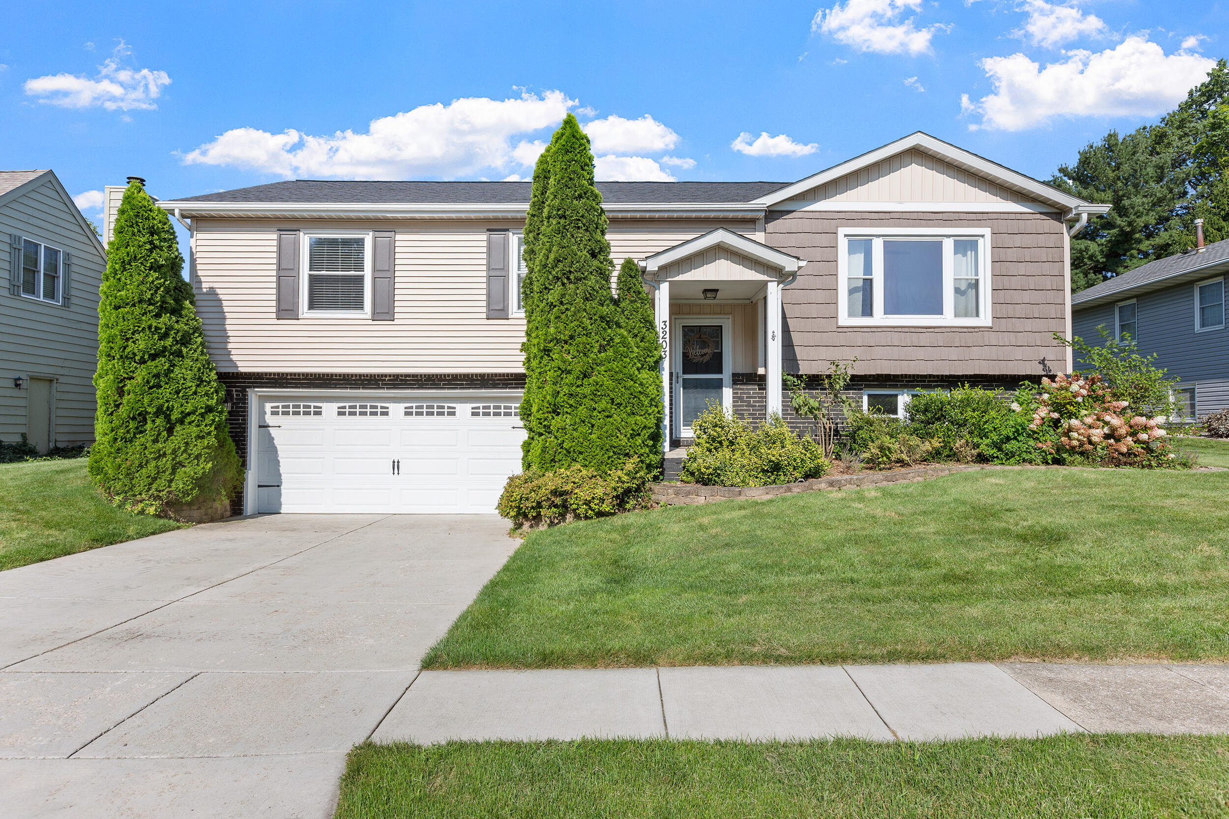 3203 Parker Drive Property Photo 1