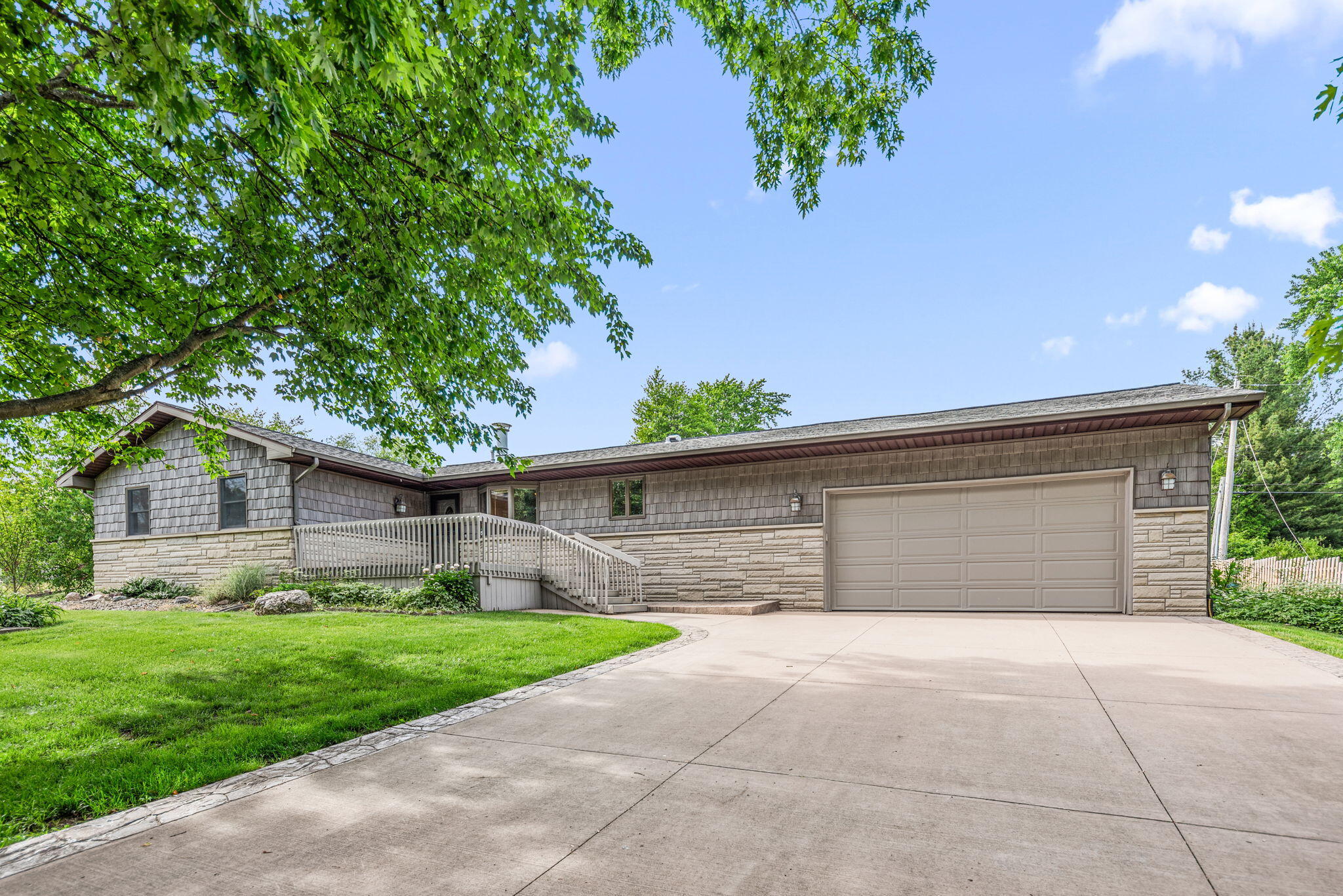 2499 Willowwood Avenue Property Photo 1