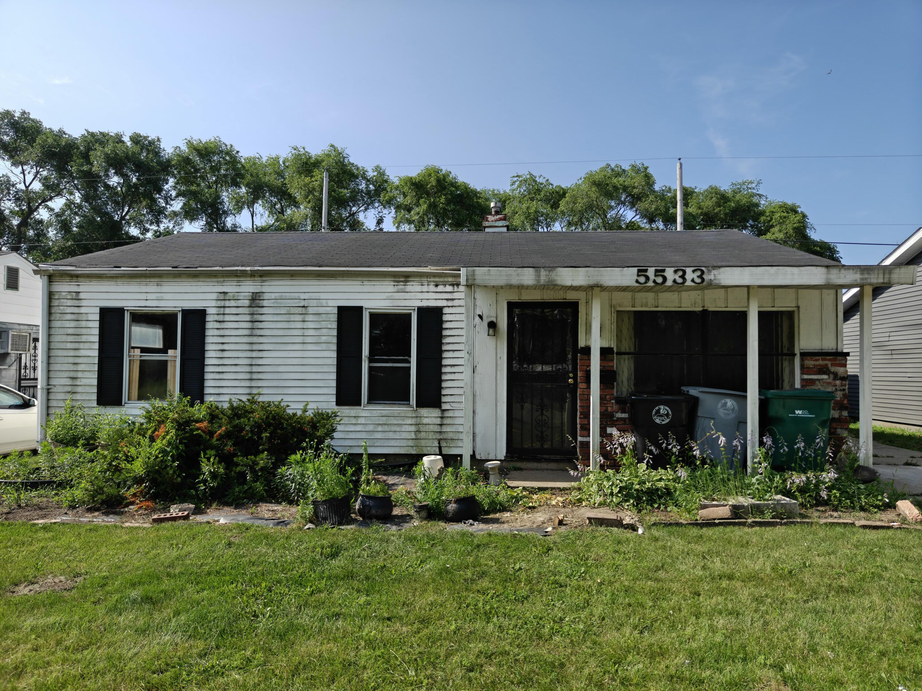 5533 E 13th Place
