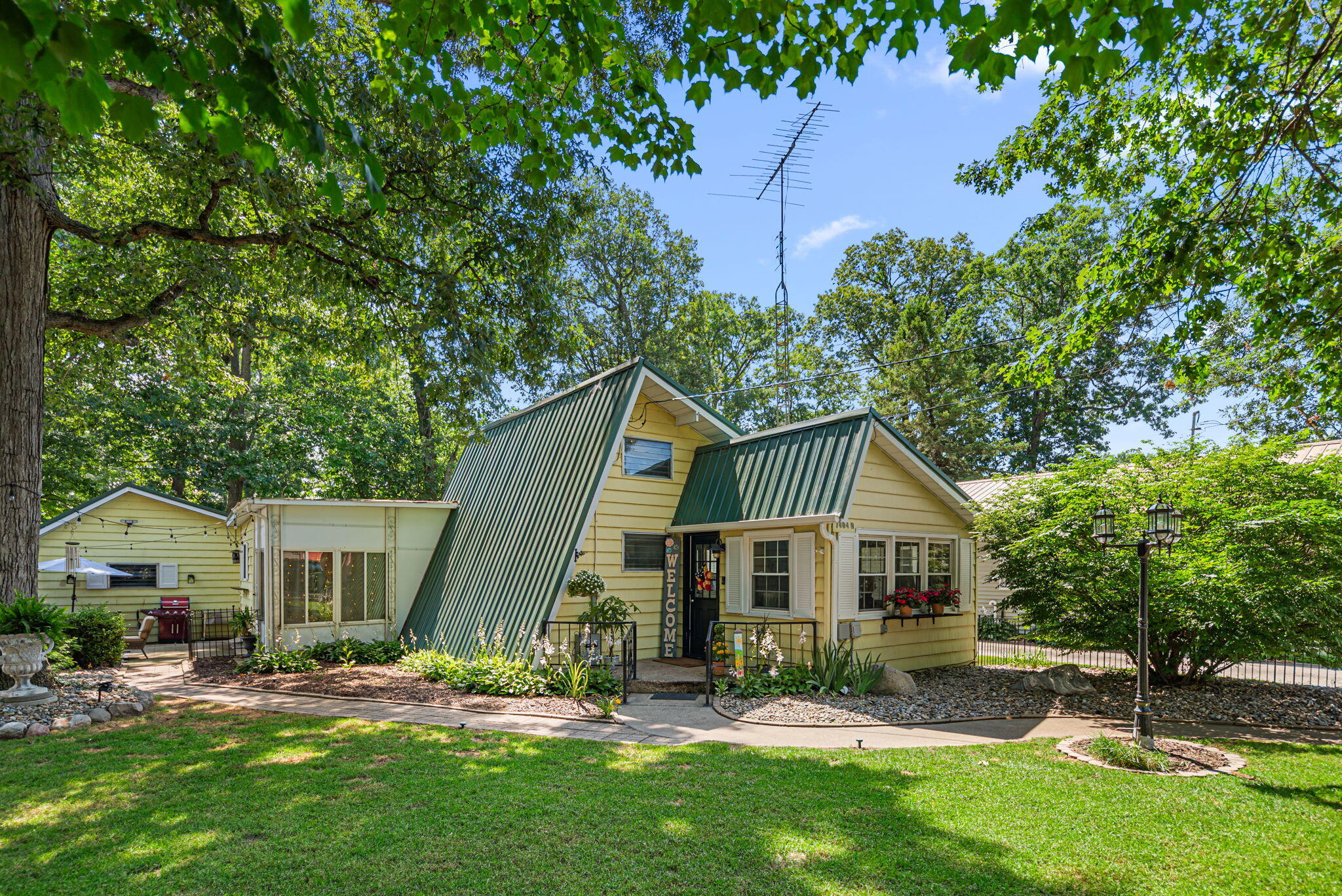 7804 N Topinabee Road Property Photo 1