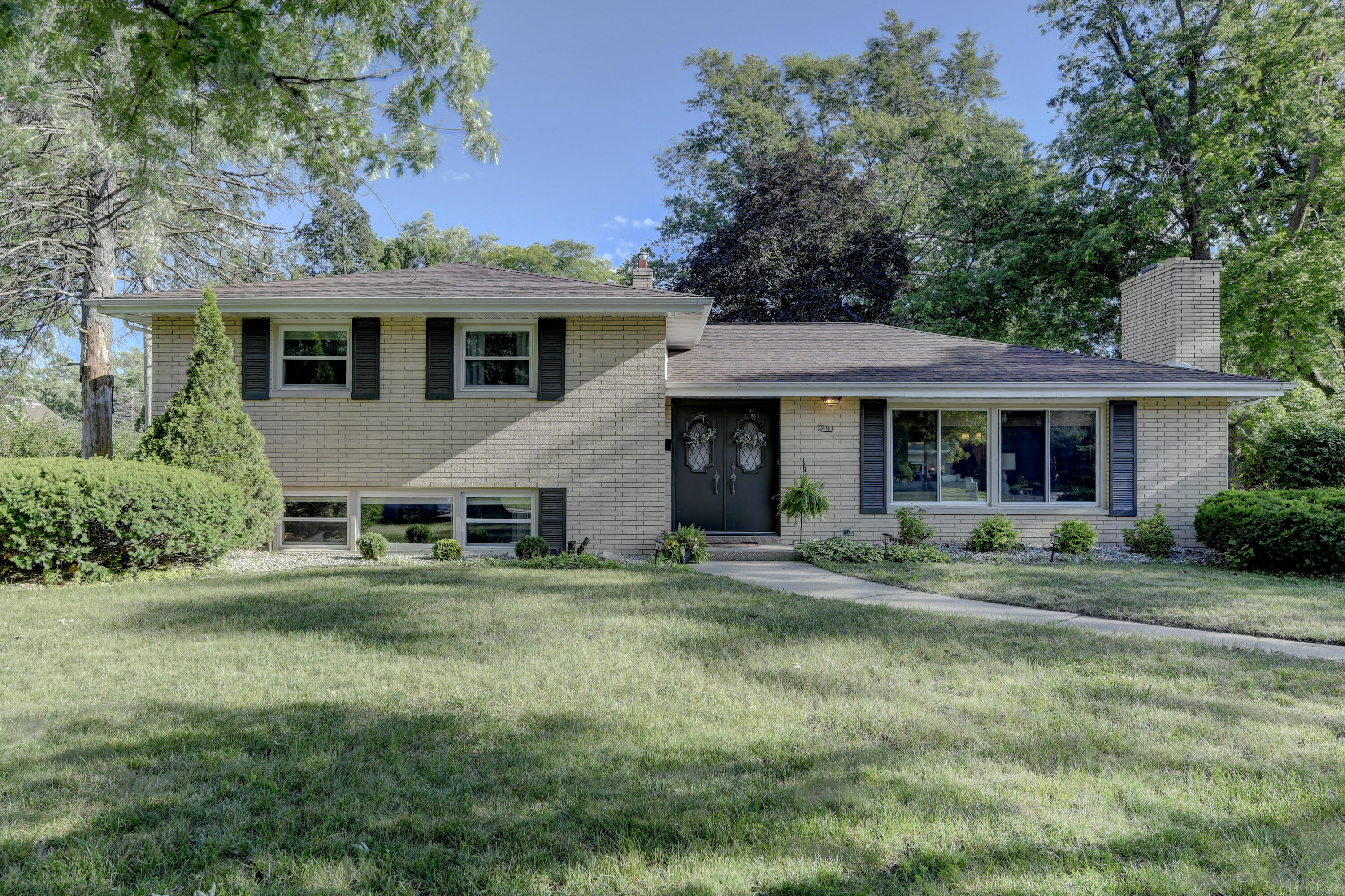 1210 Park Drive Property Photo 1