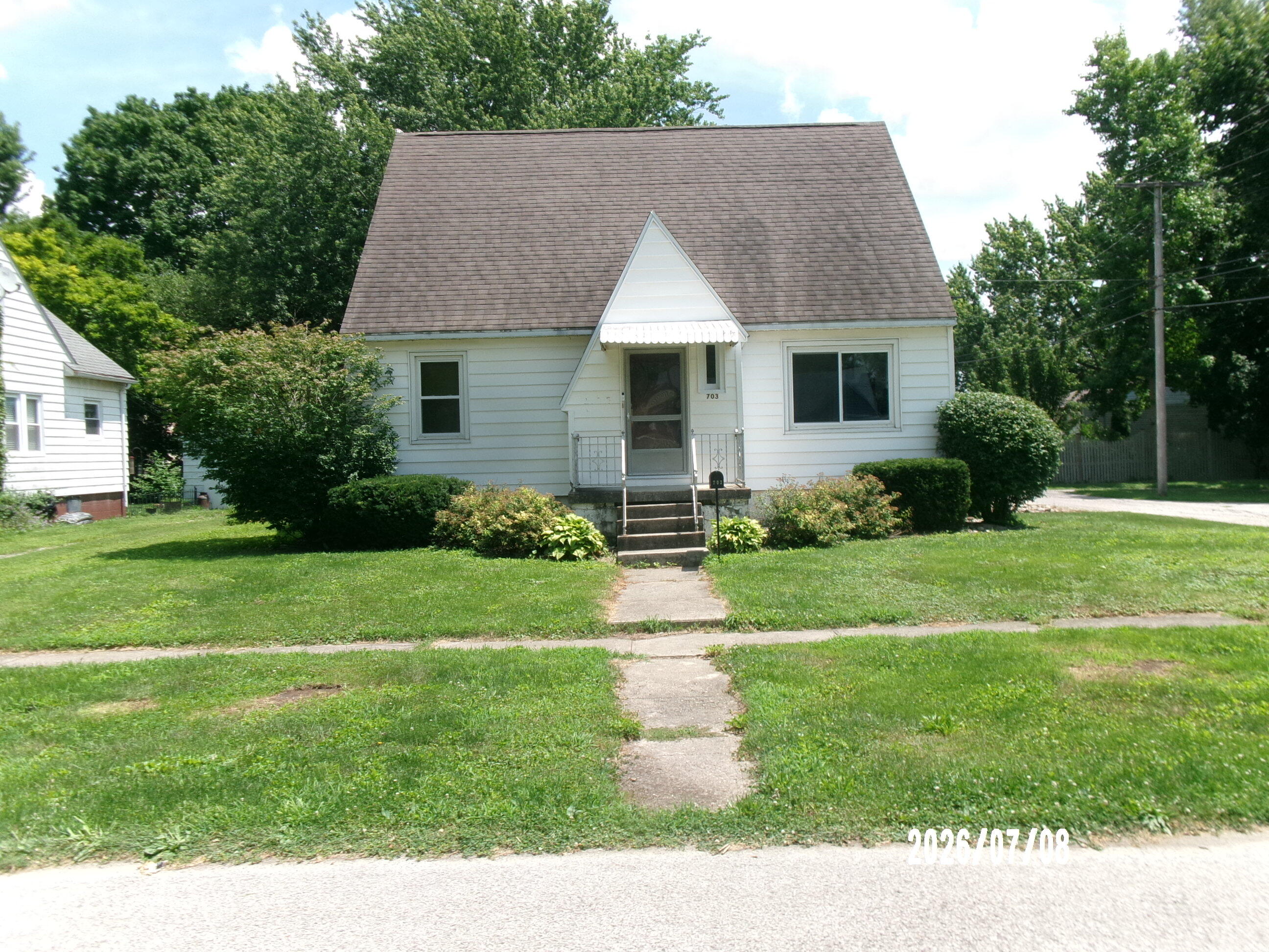 703 N 1st Property Photo 1