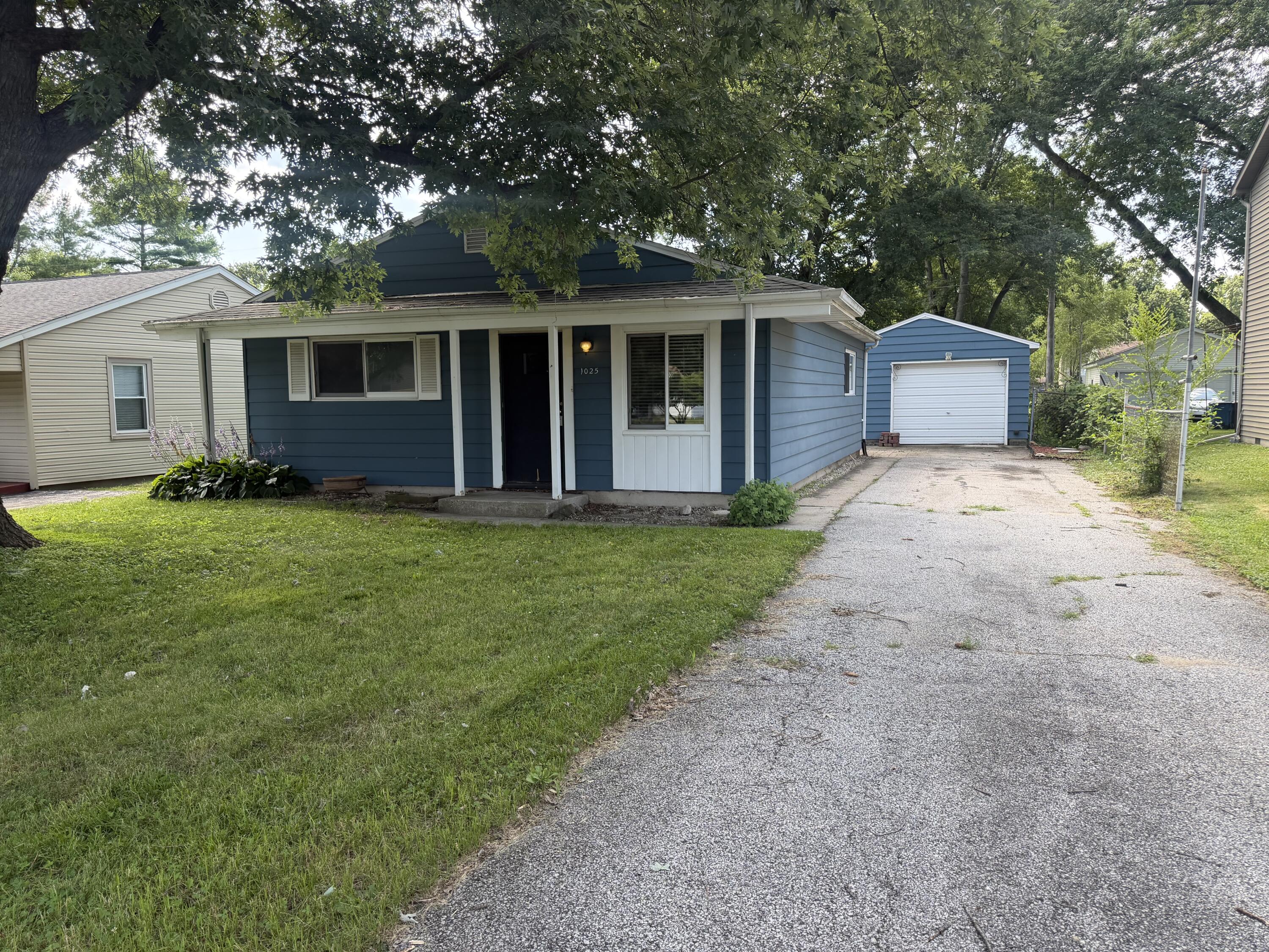 1025 W Porter Avenue Property Photo 1
