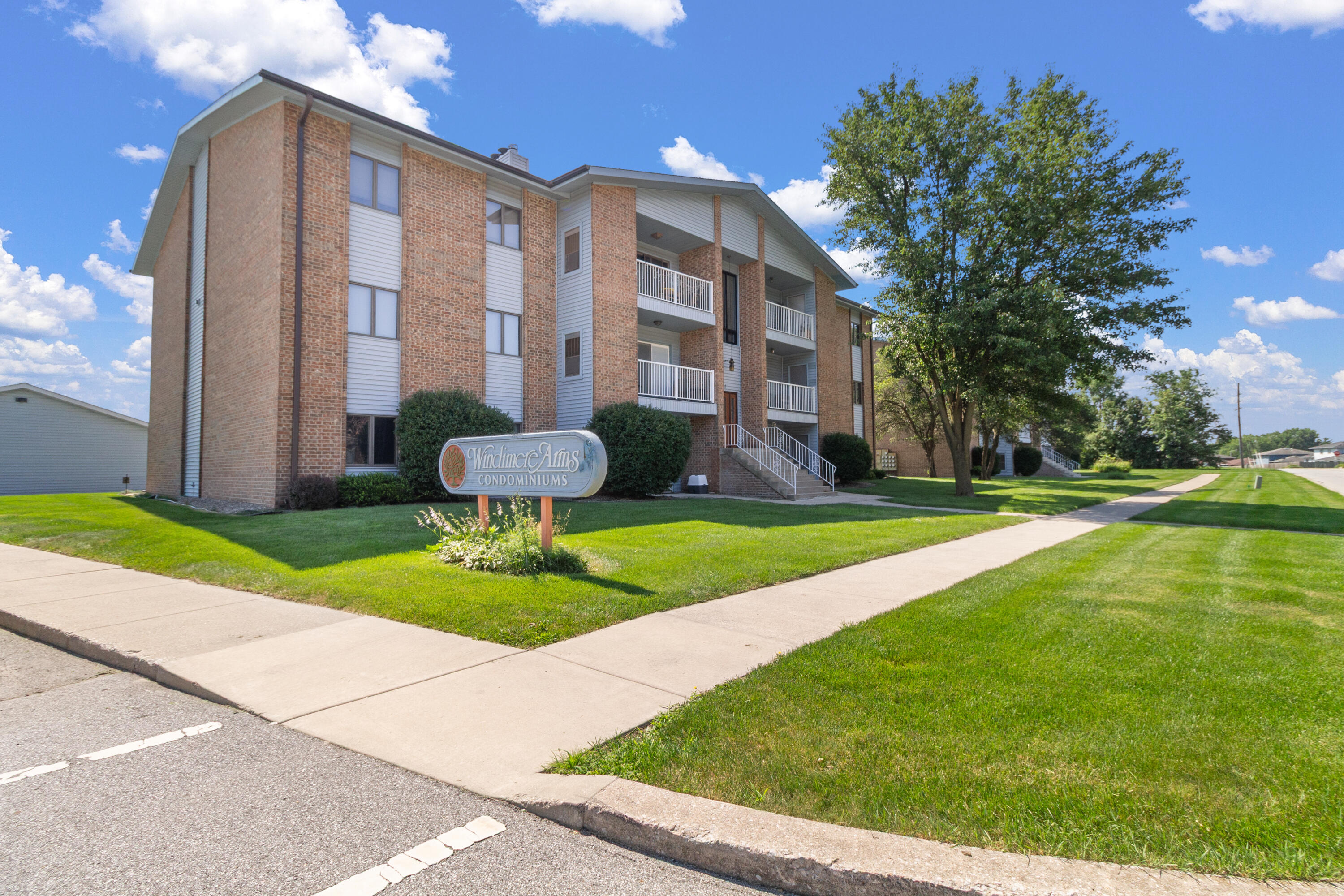 9621 Merrillville Road 304