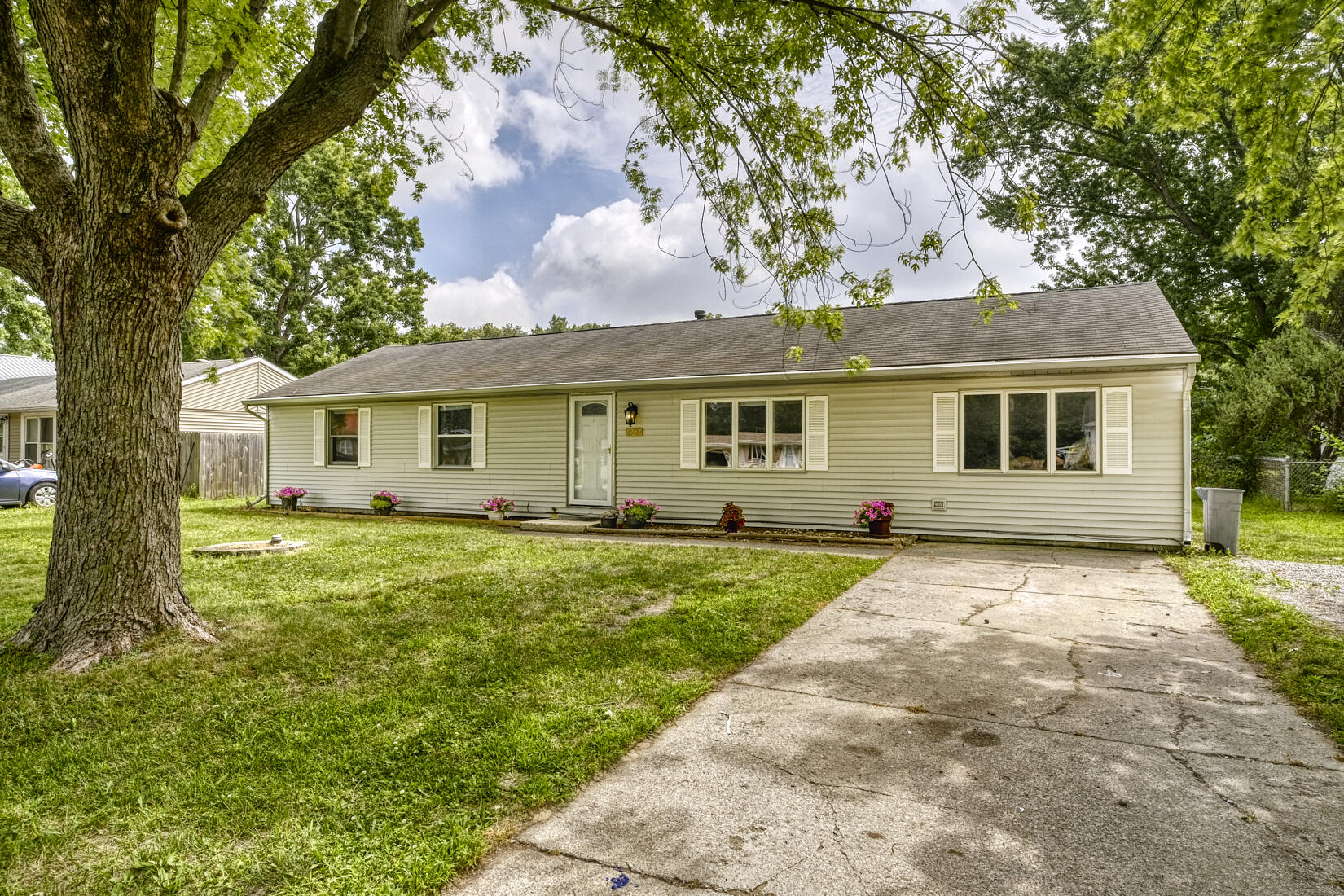 9713 N 490 Property Photo 1