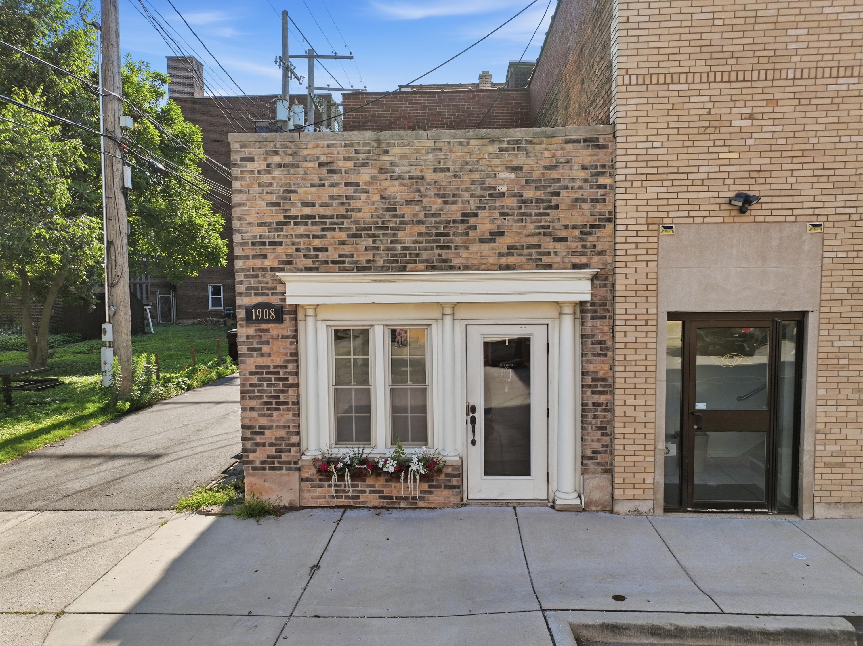 1908 Clark Street