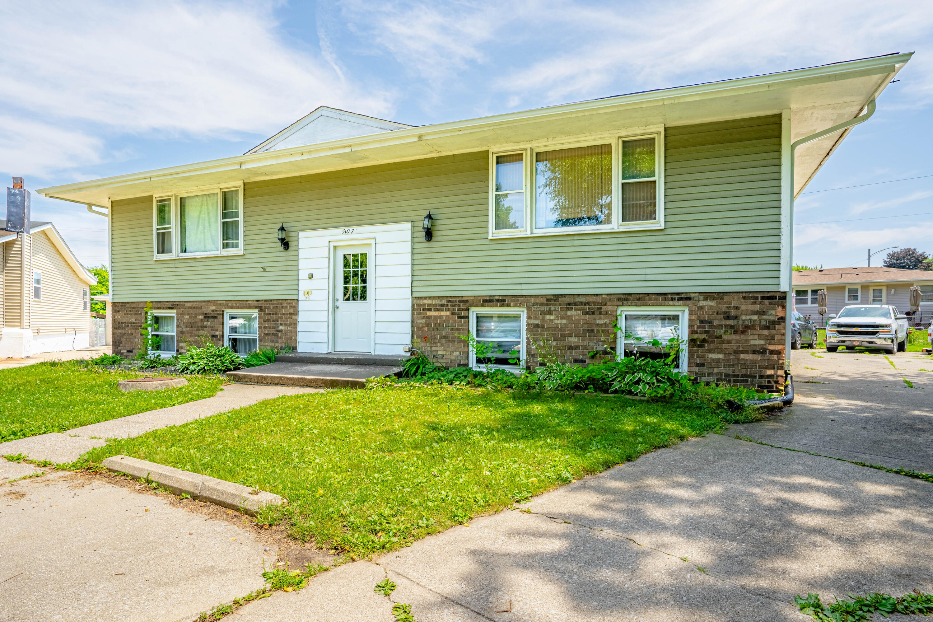 5107 W 77th Court