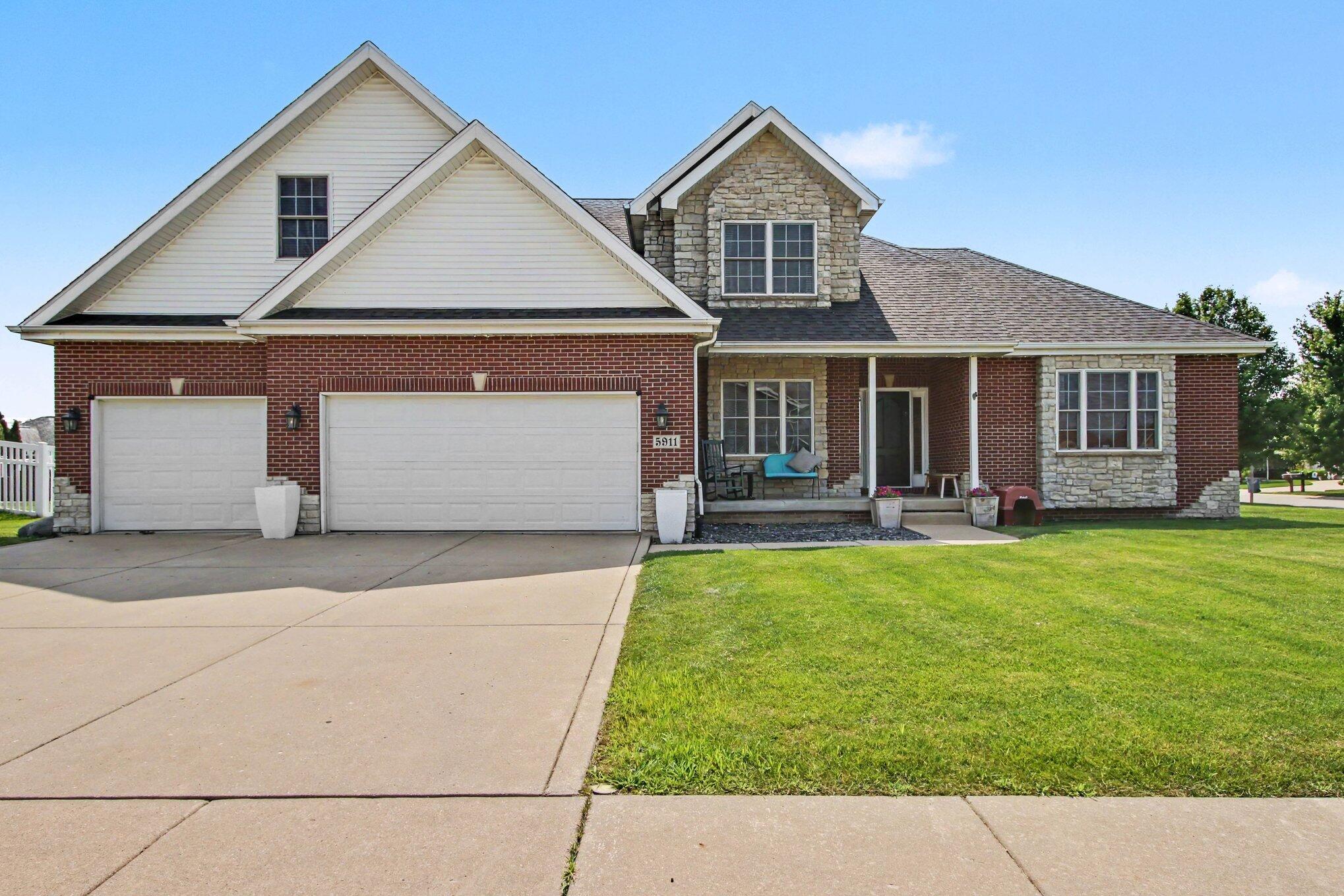 5911 Wildrose Lane Property Photo 1