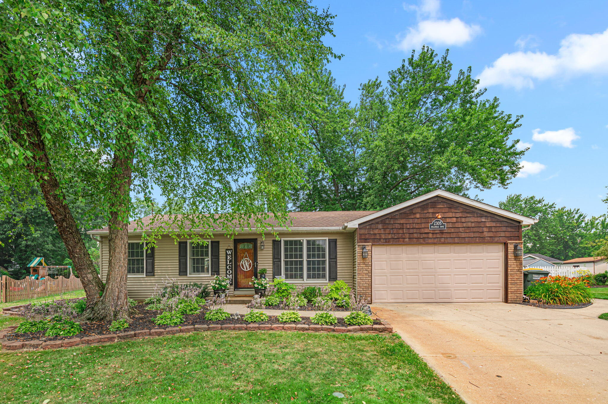 2305 Hollandale Drive Property Photo 1