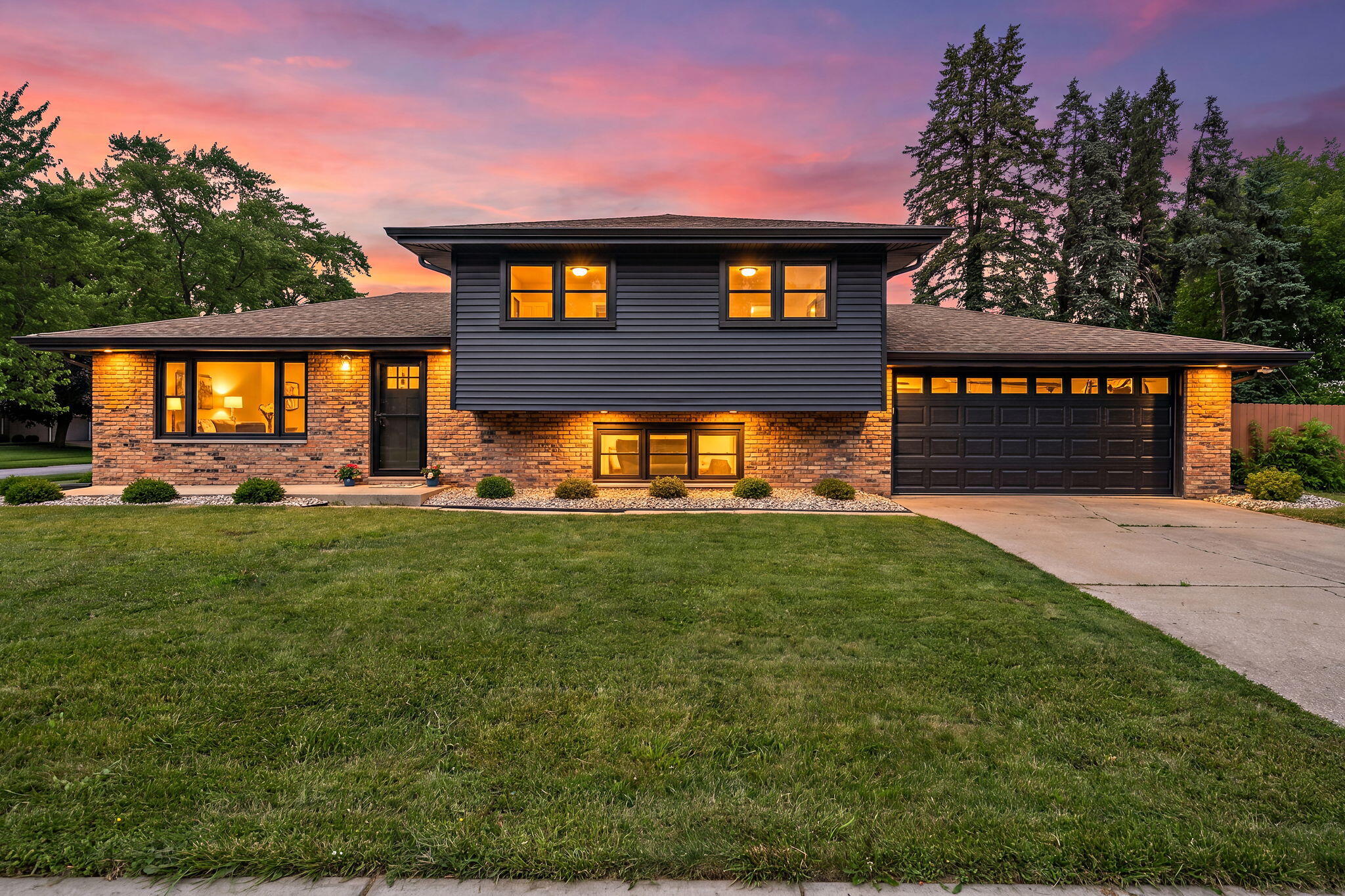 6384 Fallen Timbers Avenue Property Photo 1