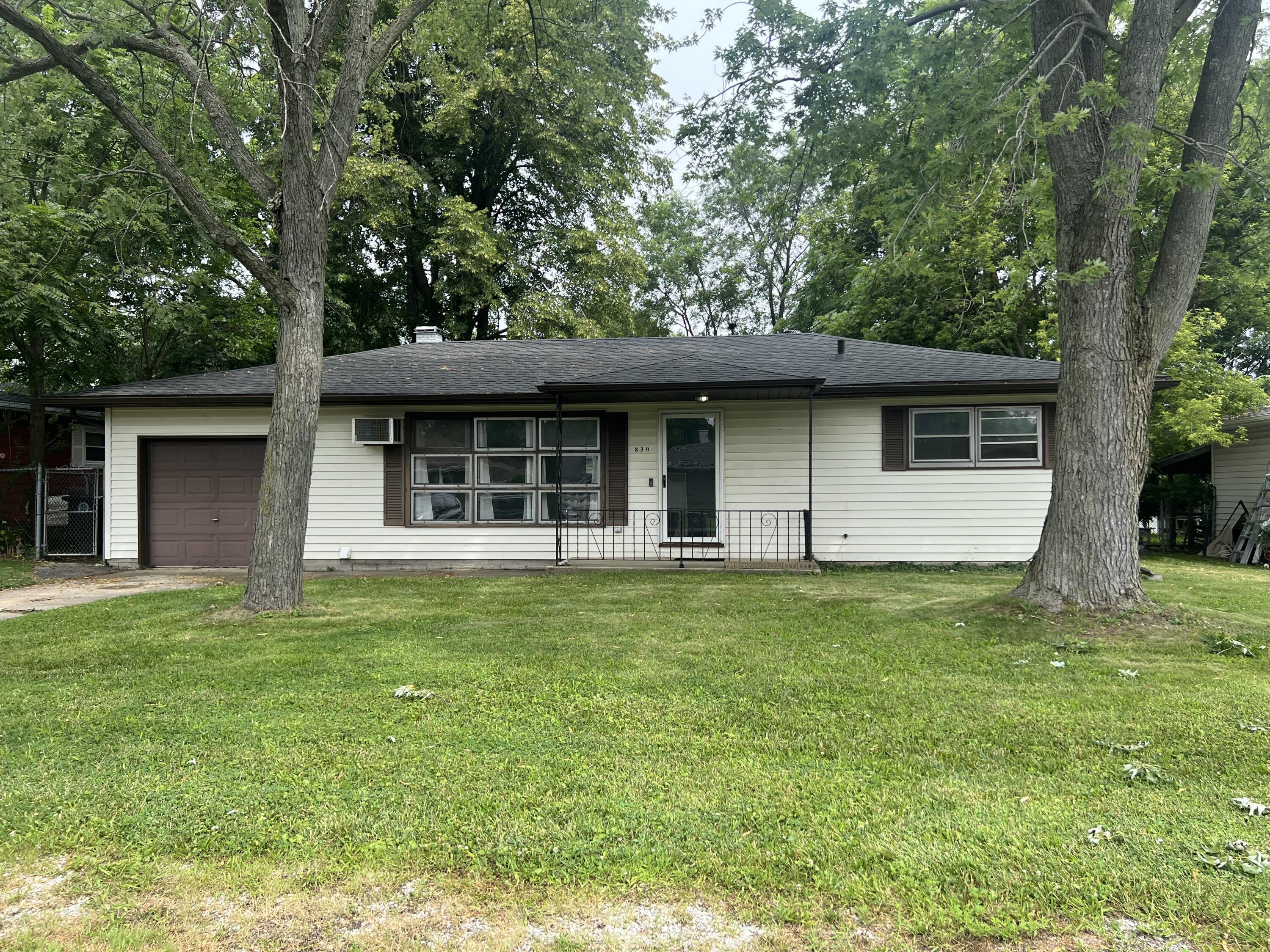 830 W 39th Avenue Property Photo 1