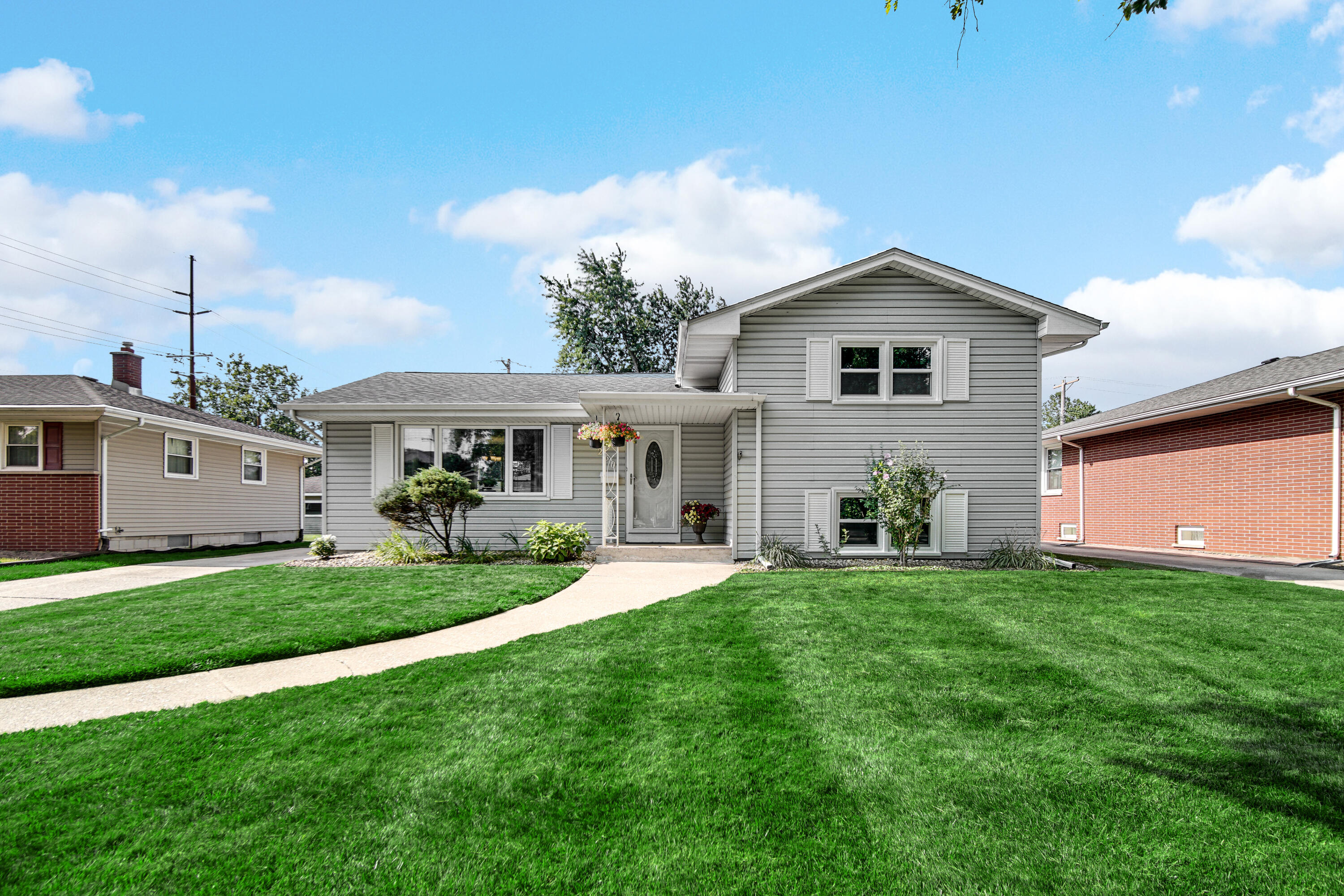 250 Lawndale Drive Property Photo 1