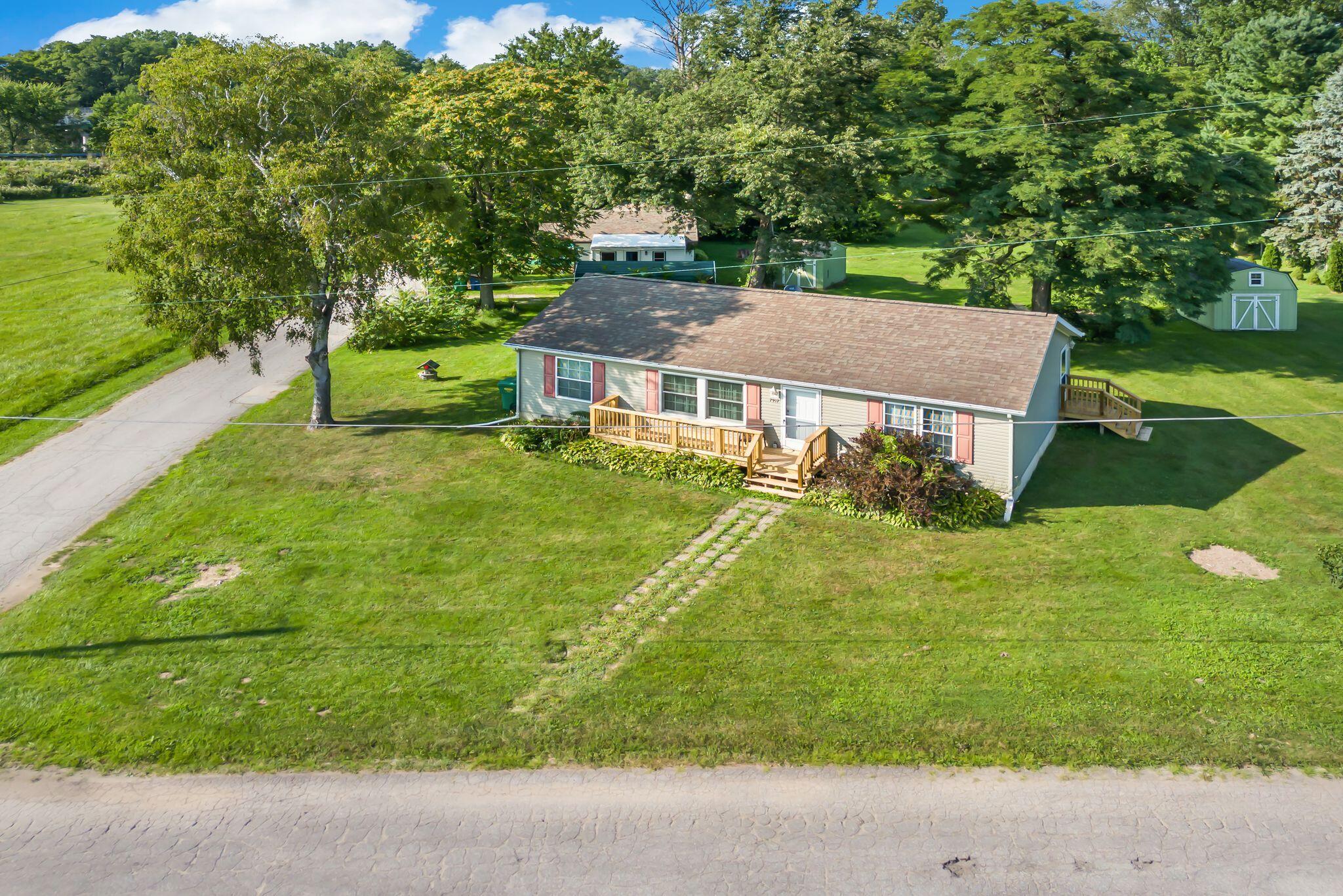 7917 N Blackhawk Property Photo 1
