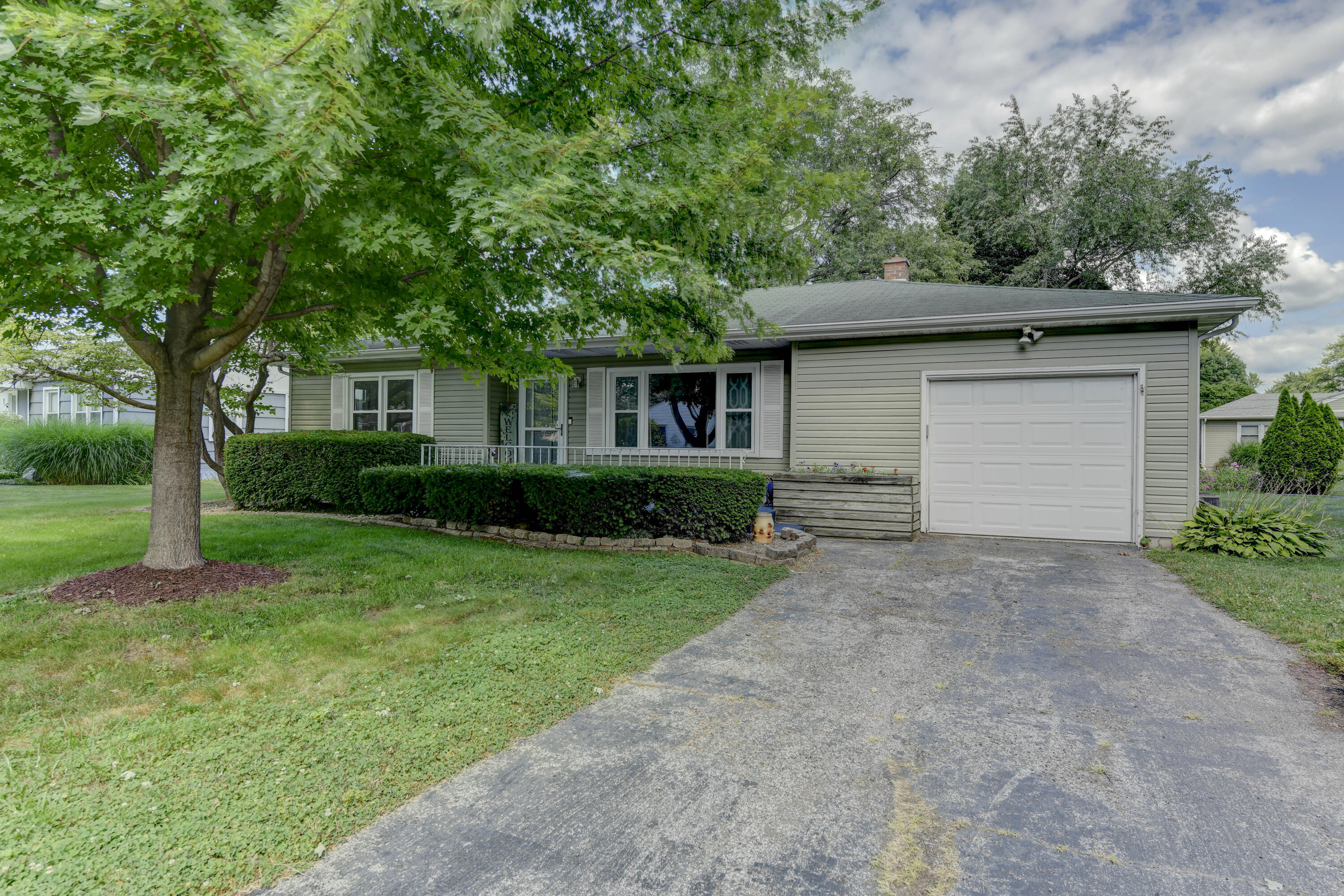 515 S Park Drive Property Photo 1
