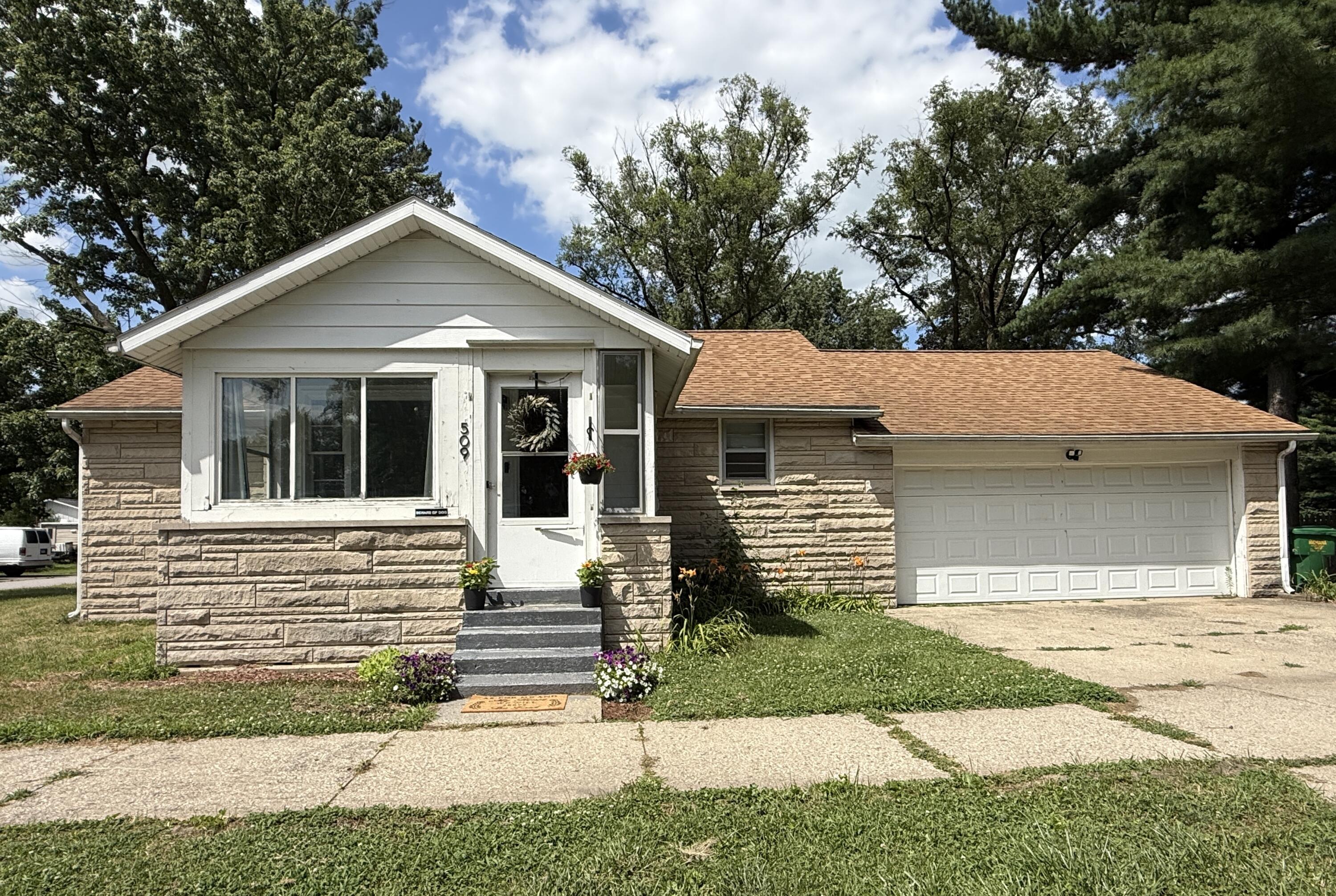 509 W Davis Street Property Photo 1