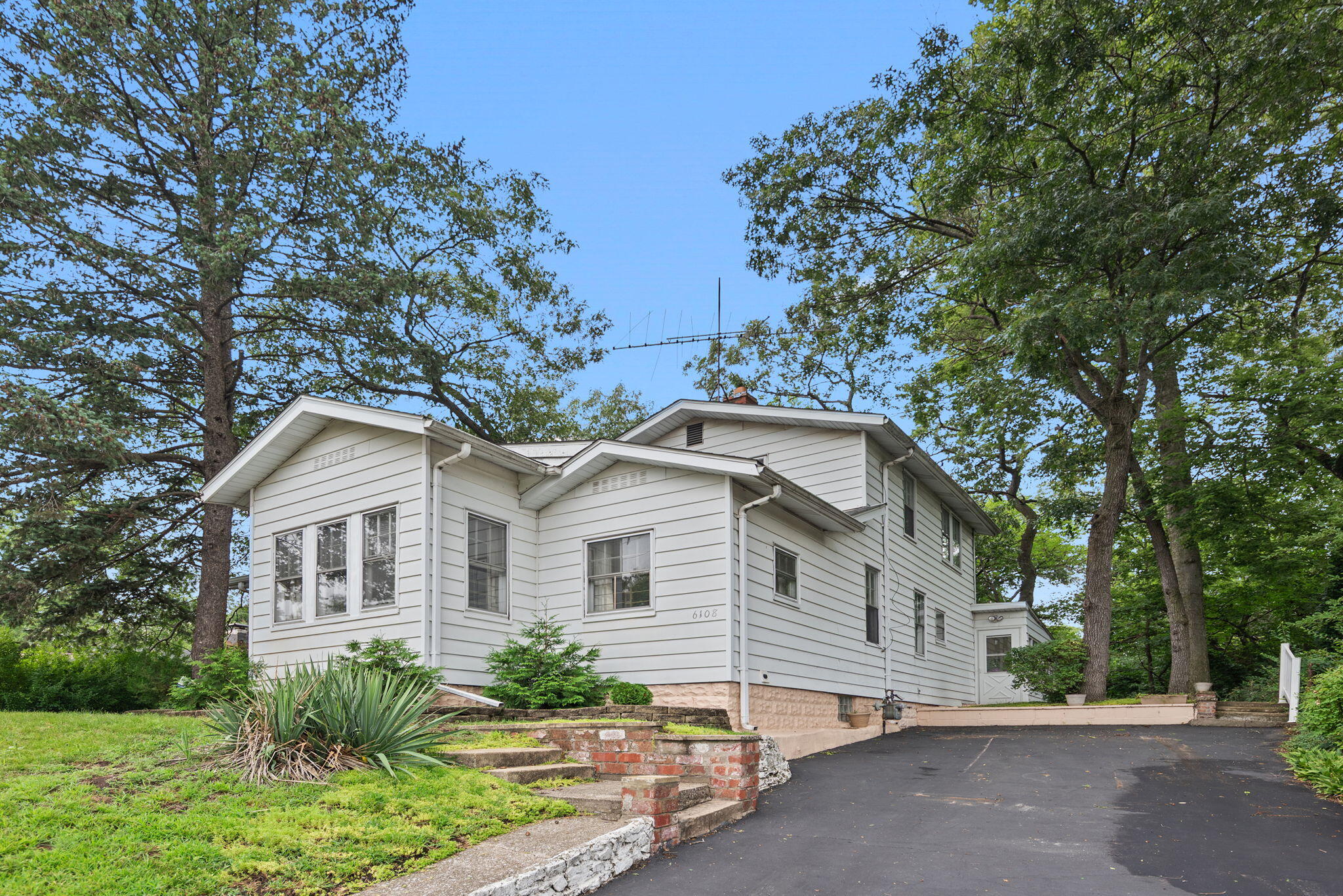 6108 Hemlock Avenue Property Photo 1