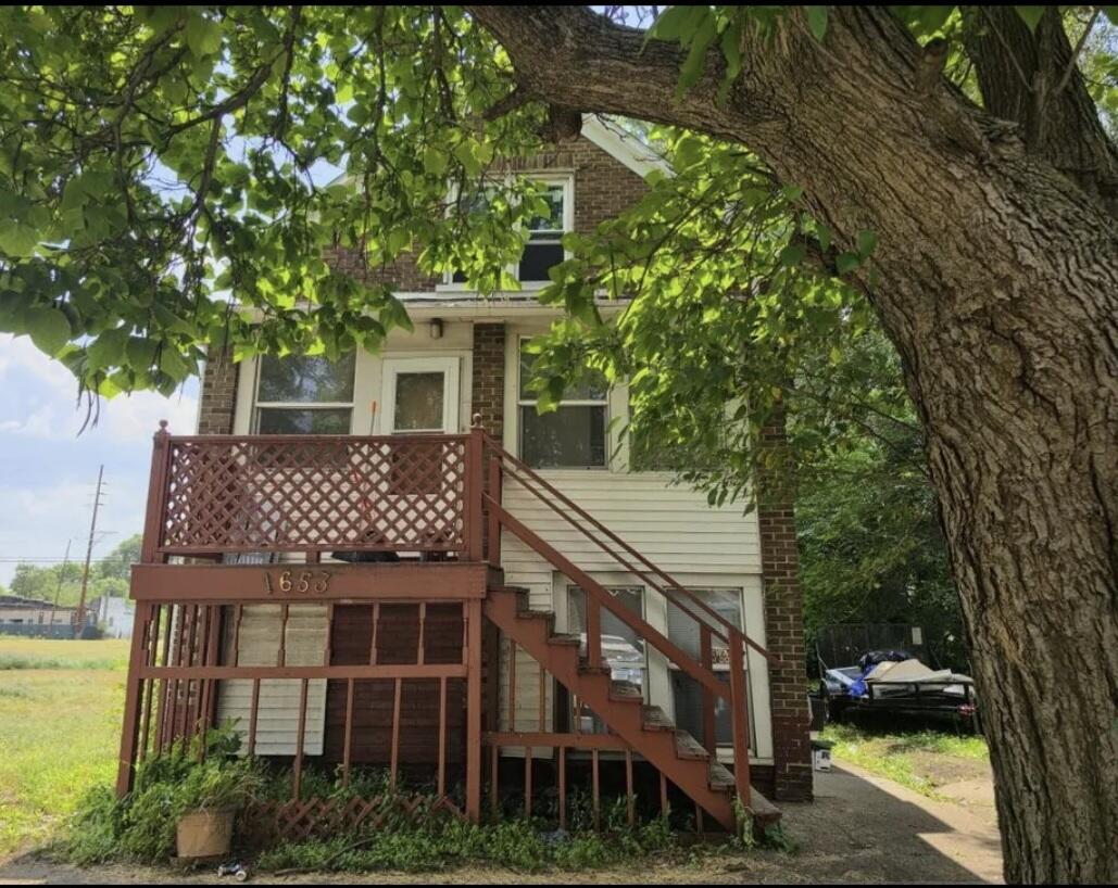 1653 W 10th Place