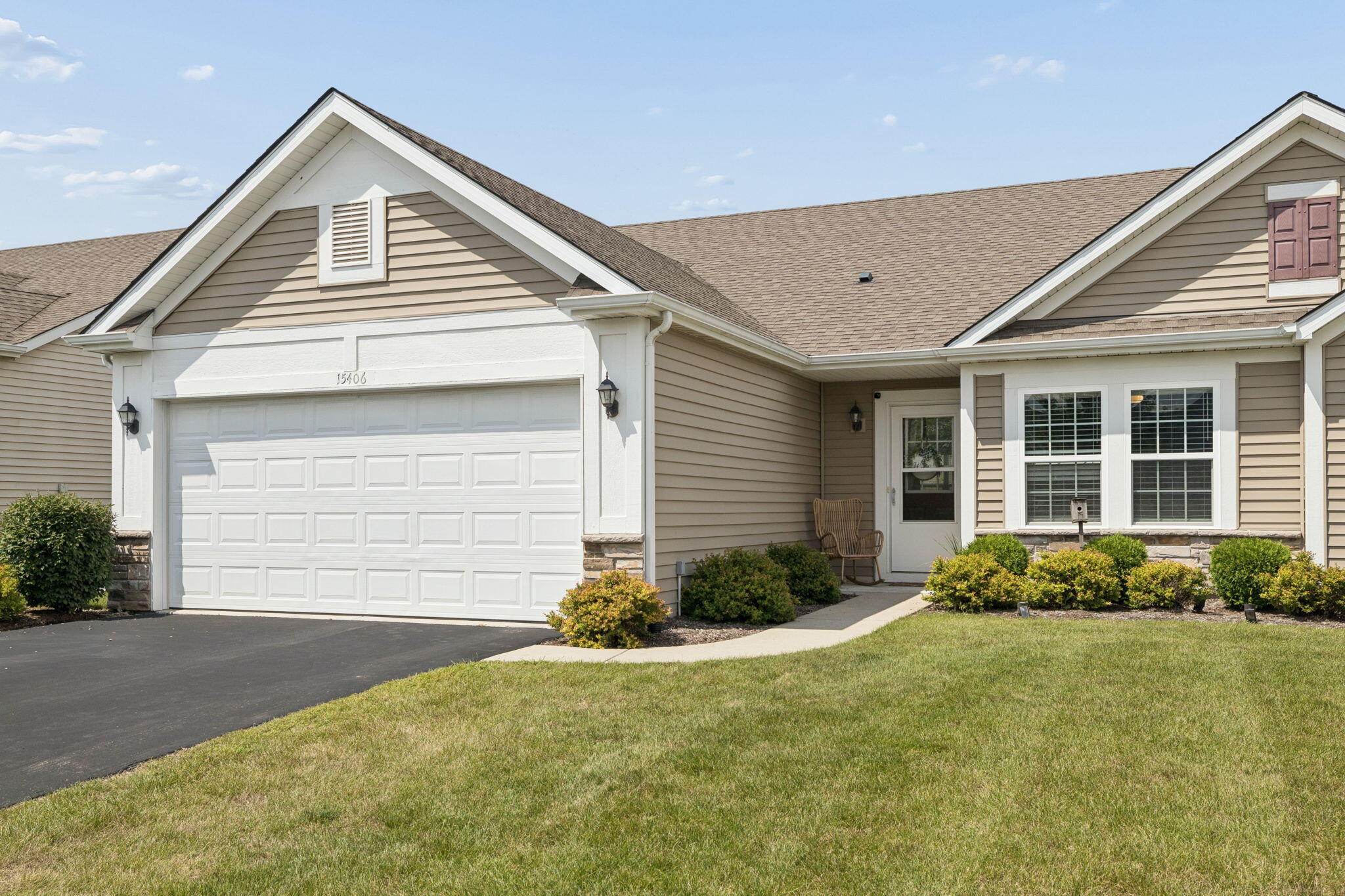 15406 W 102nd Place Property Photo 1
