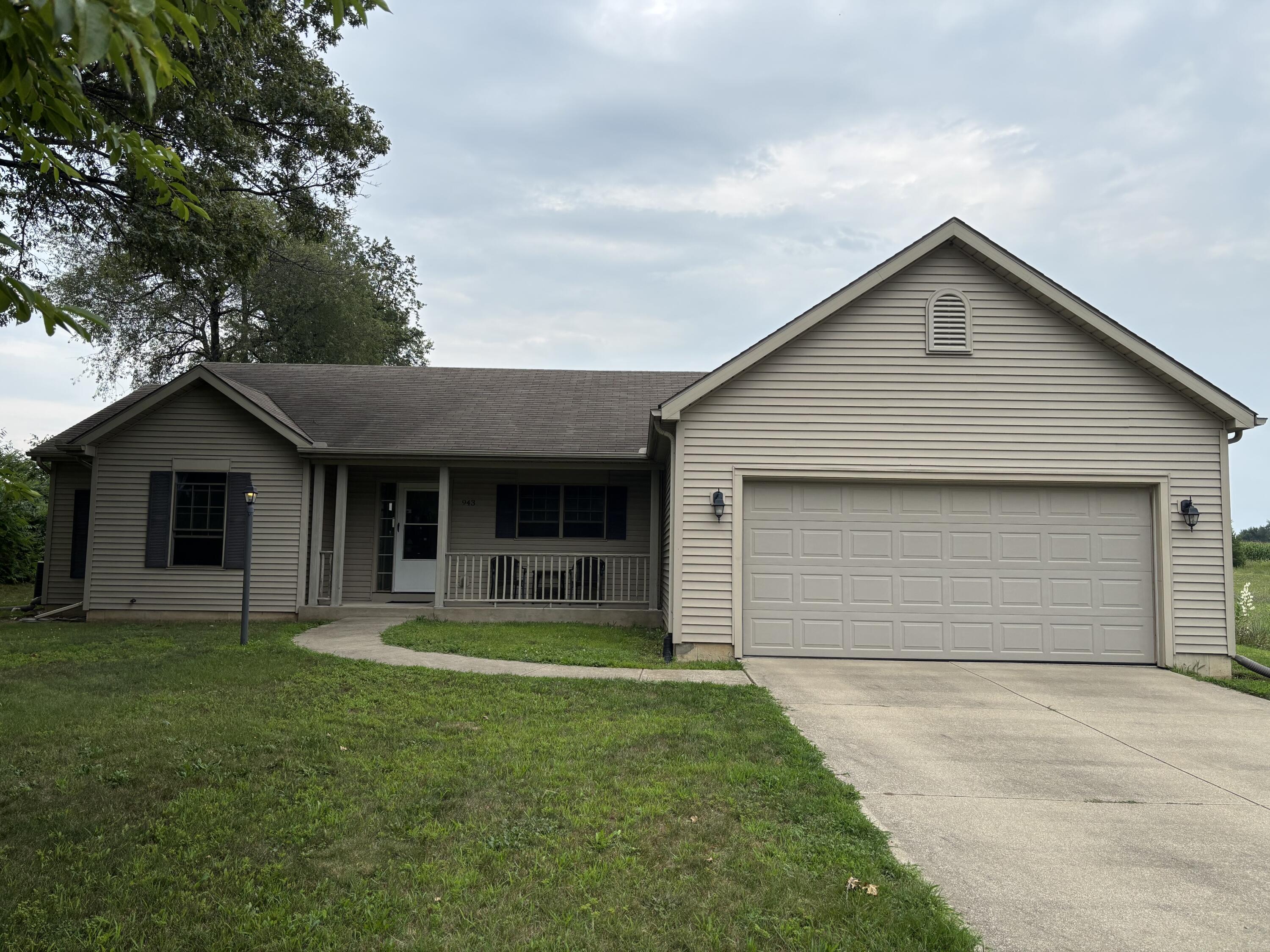 943 N Fail Road Property Photo 1