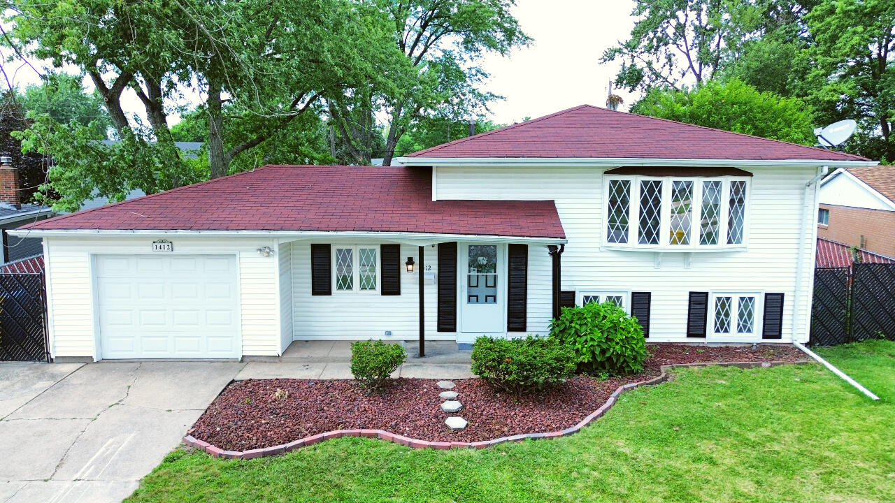 1412 N Dwiggins Avenue Property Photo 1