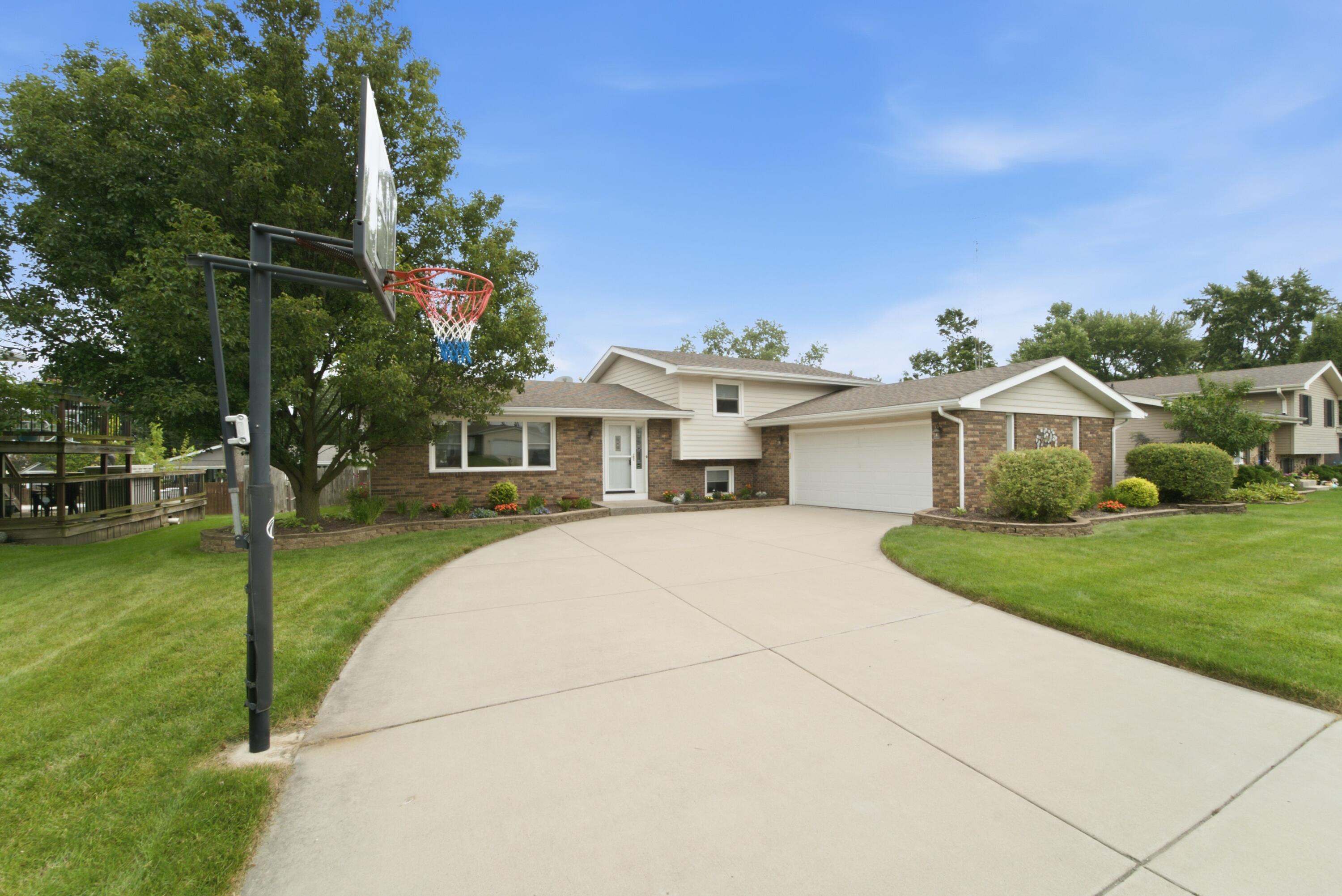 954 Chippewa Drive Property Photo 1