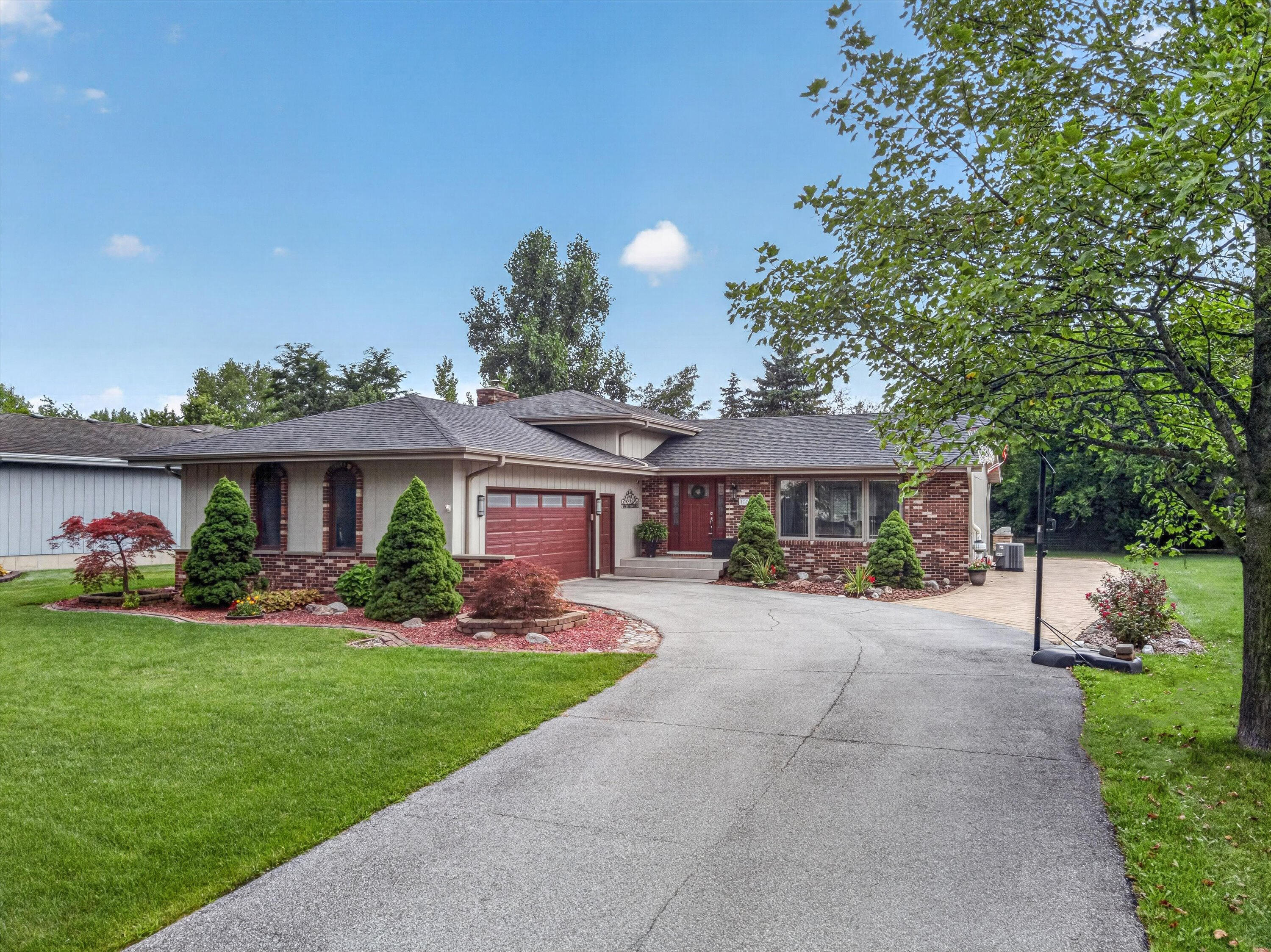 10000 Redbud Road Property Photo 1