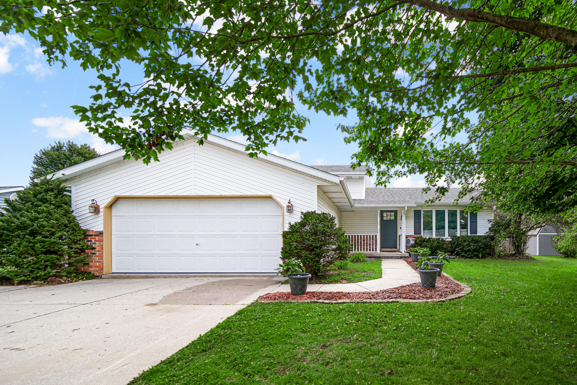 585 Lake Park Drive Property Photo 1