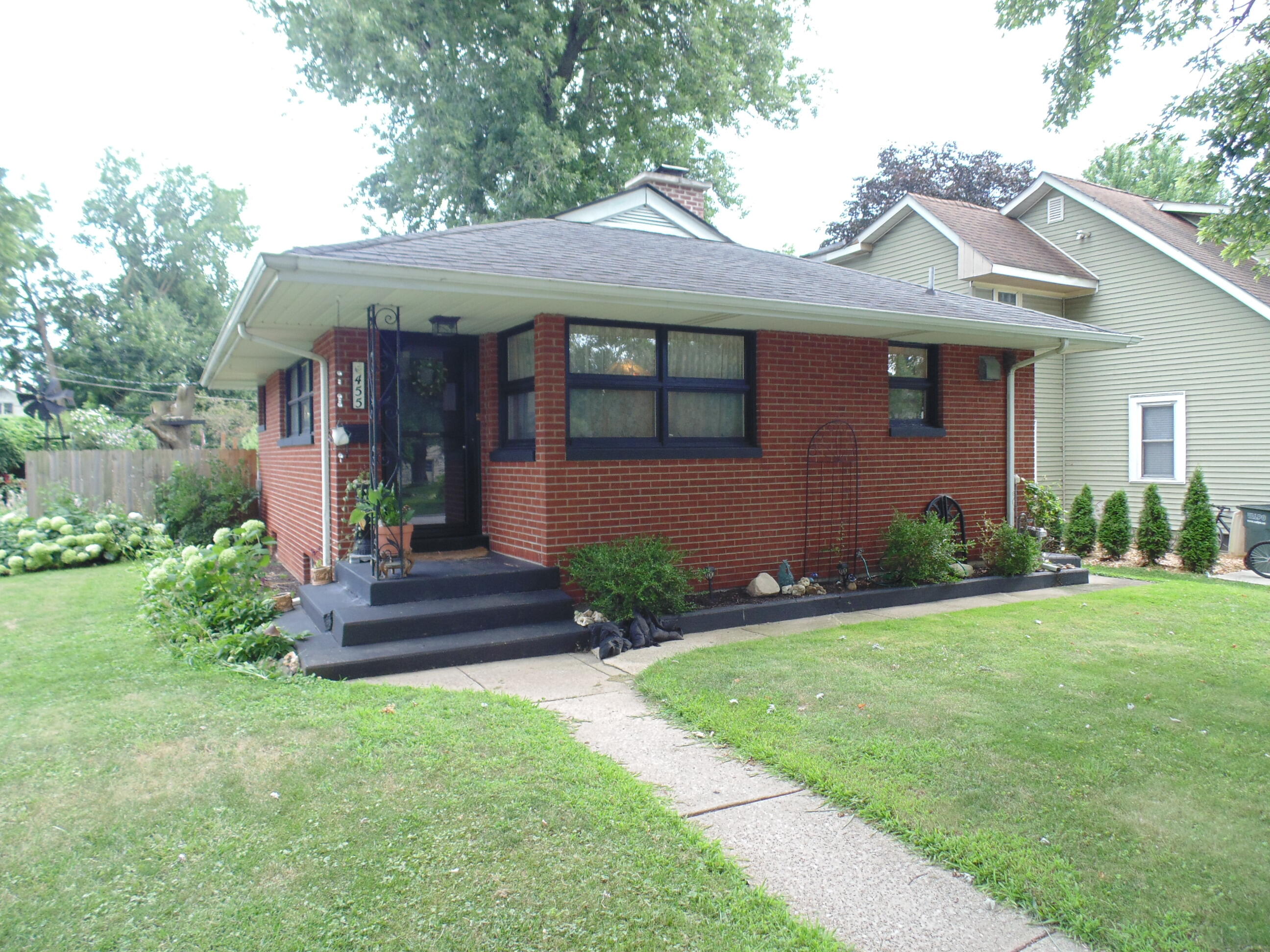 455 Ridgeland Avenue Property Photo 1