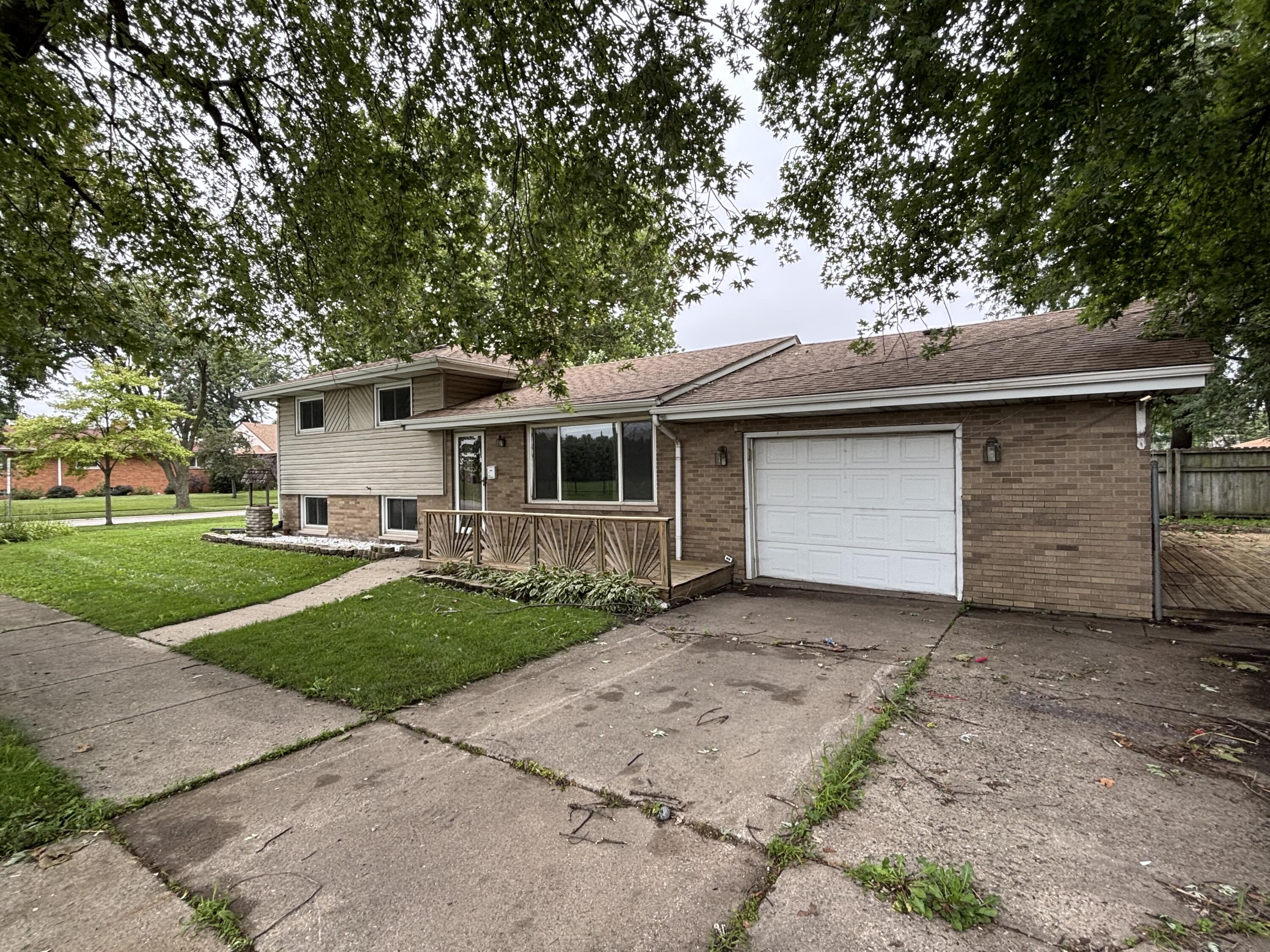7447 California Avenue Property Photo 1