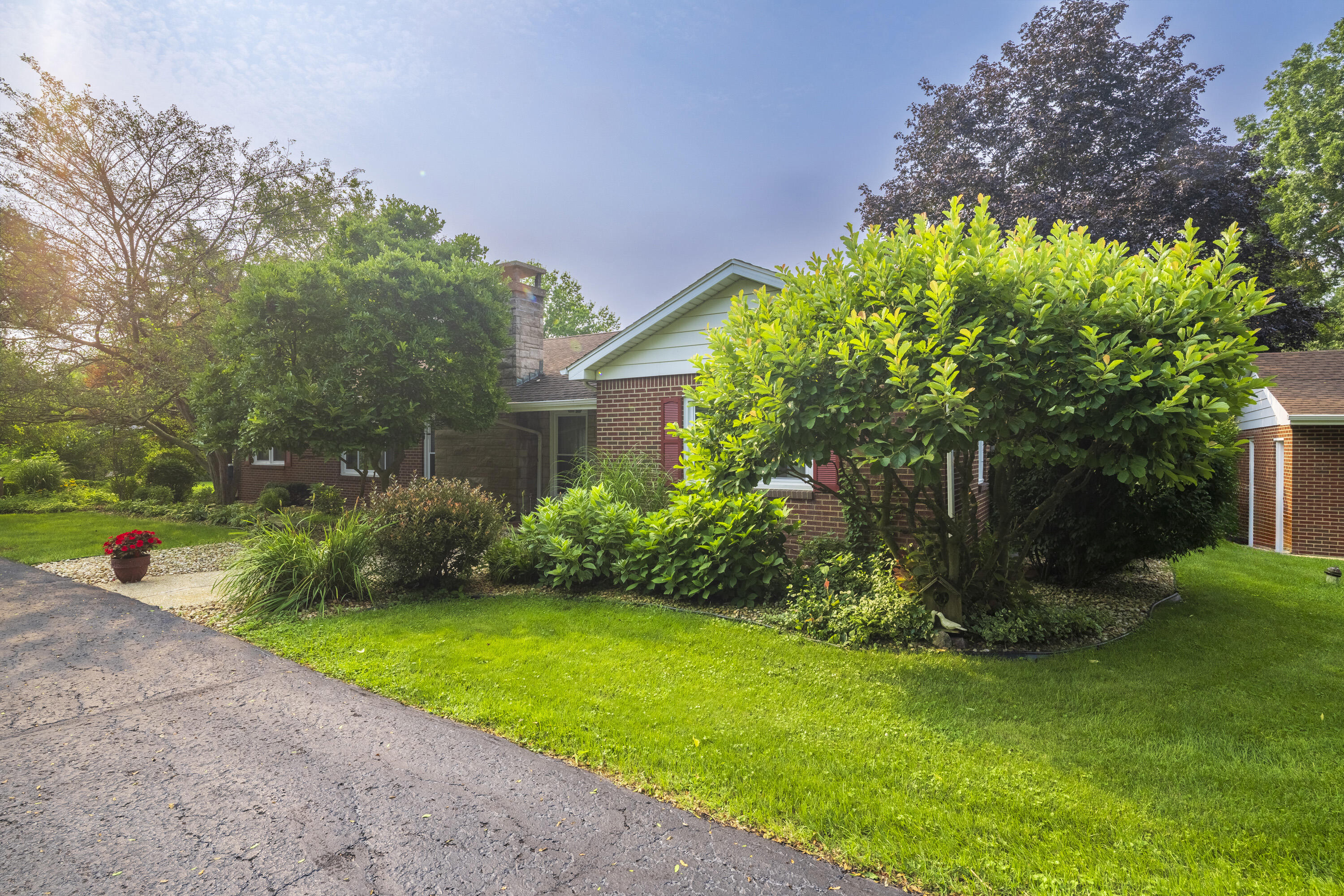 676 E Oak Hill Property Photo 1