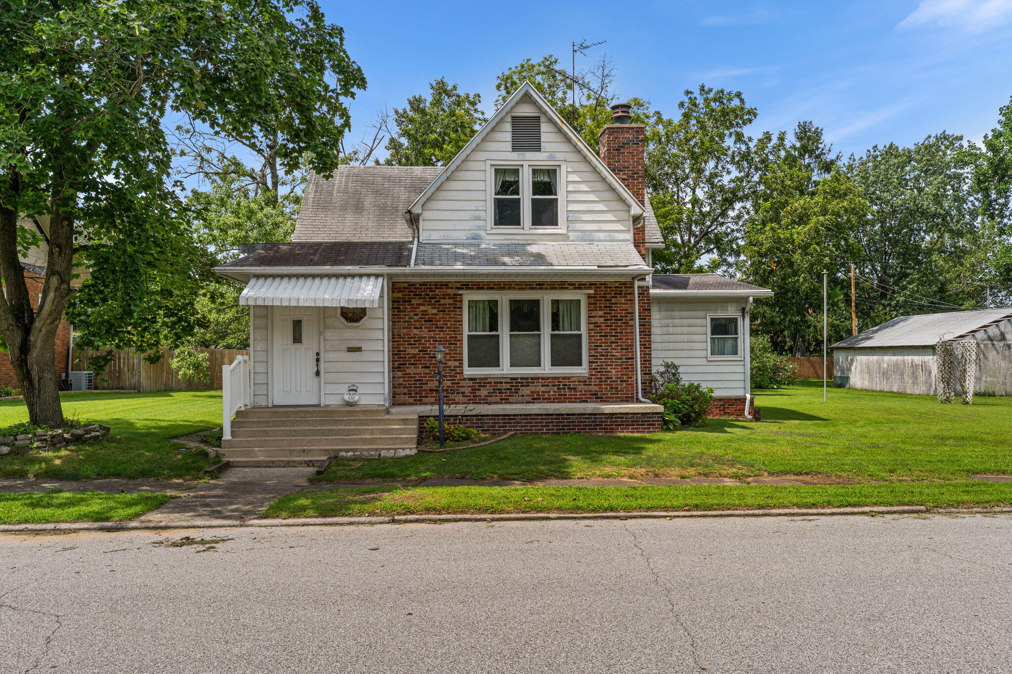110 N George Street Property Photo 1