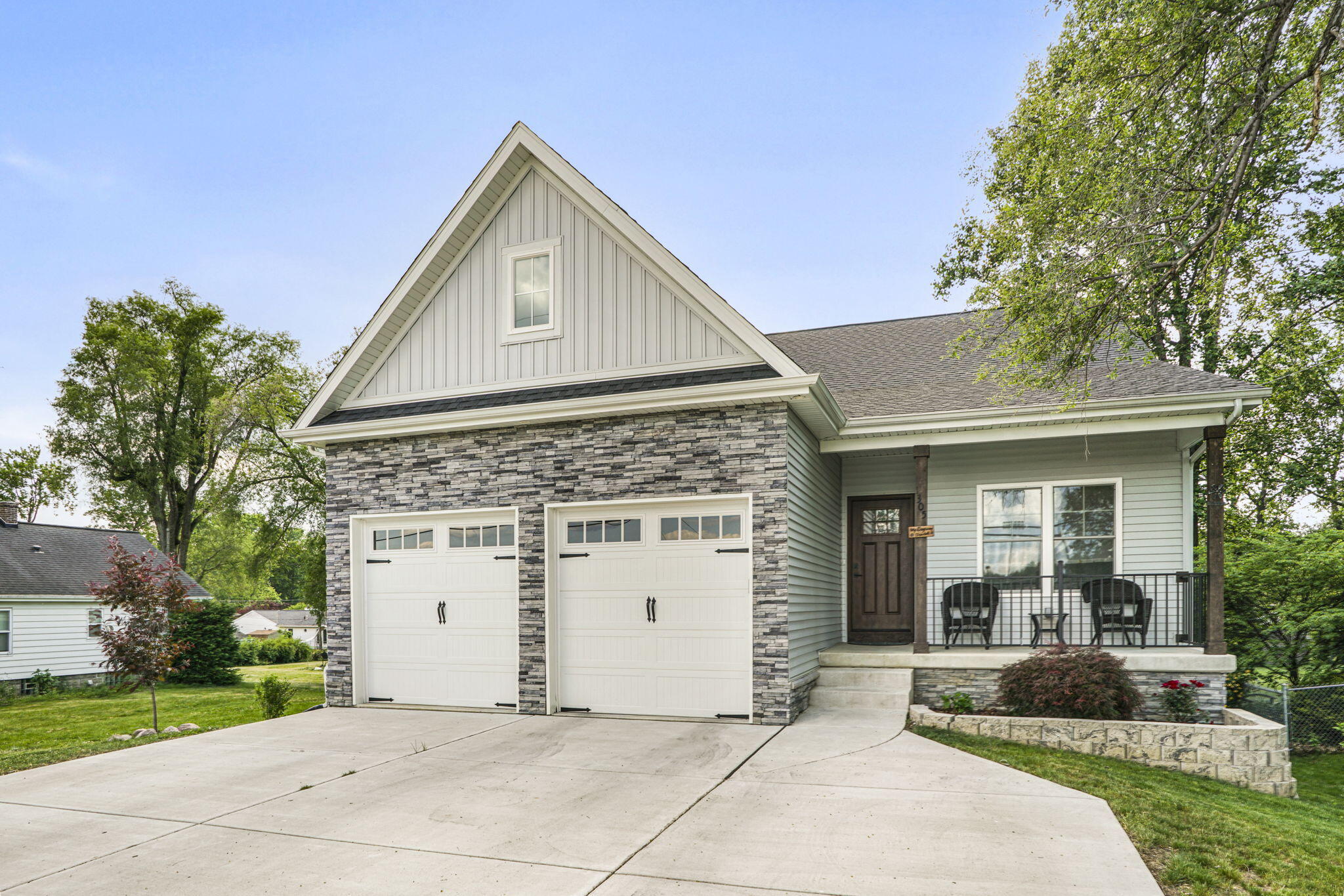 1305 Roosevelt Road Property Photo 1