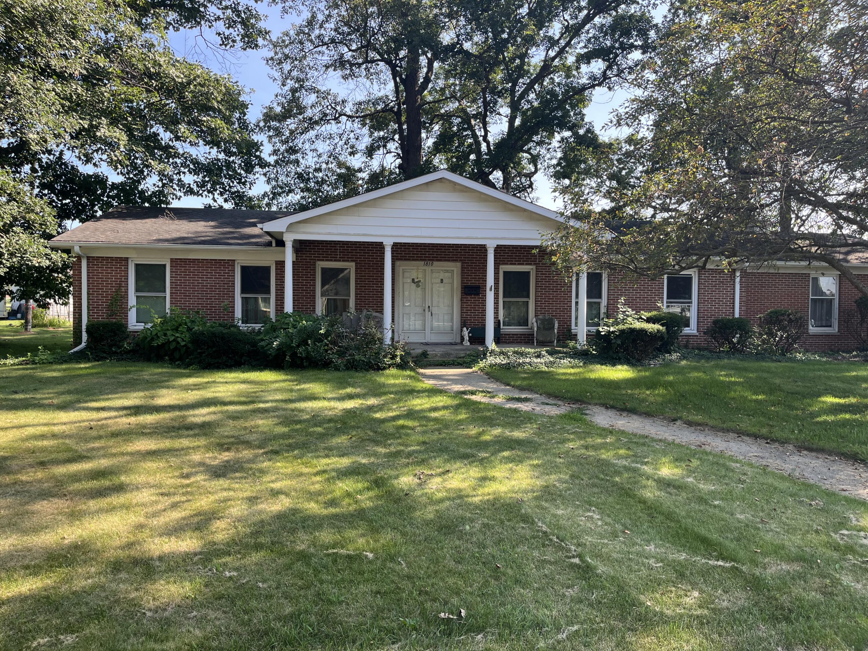 1810 Oakwood Drive Property Photo 1