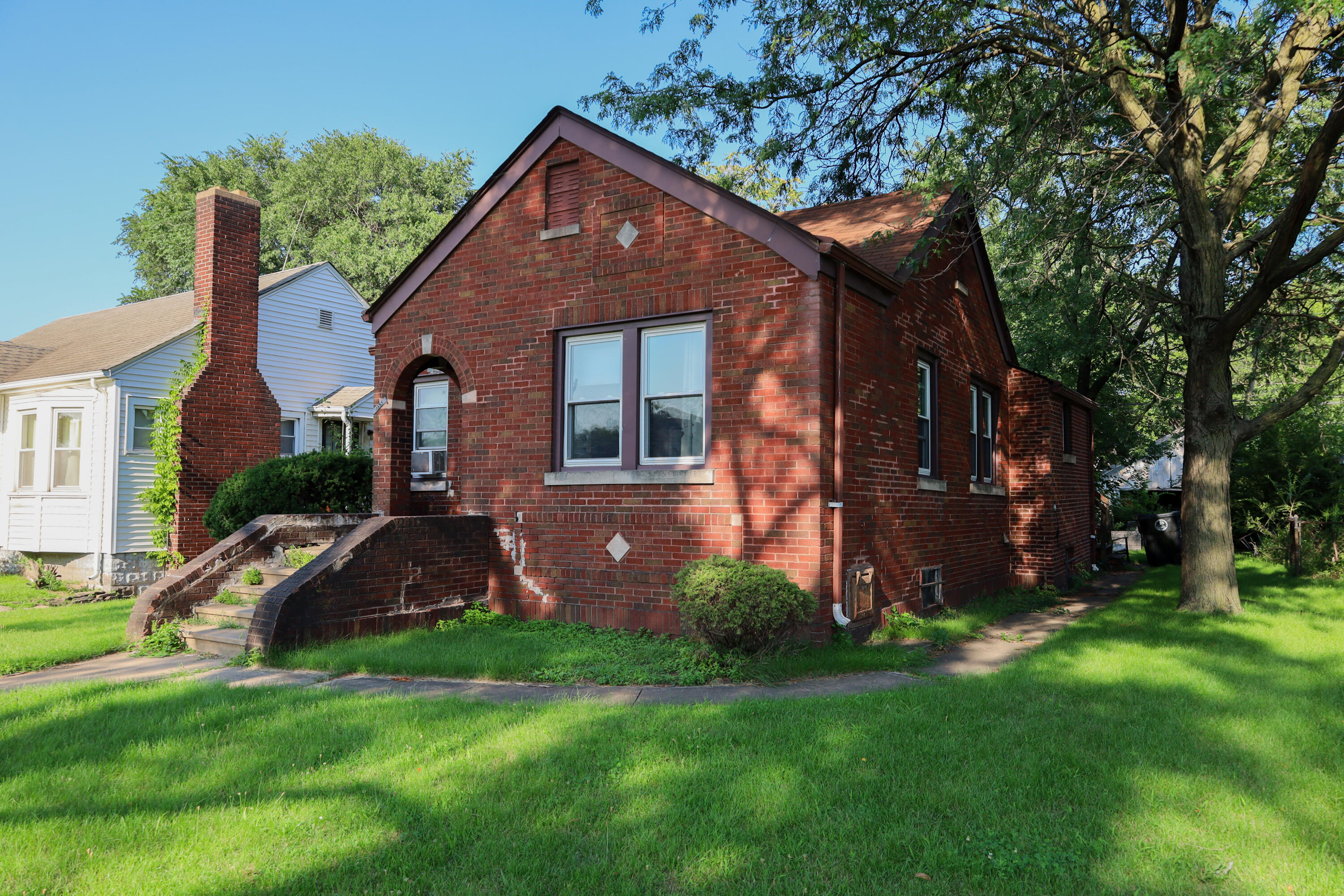 355 Lincoln Street Property Photo 1