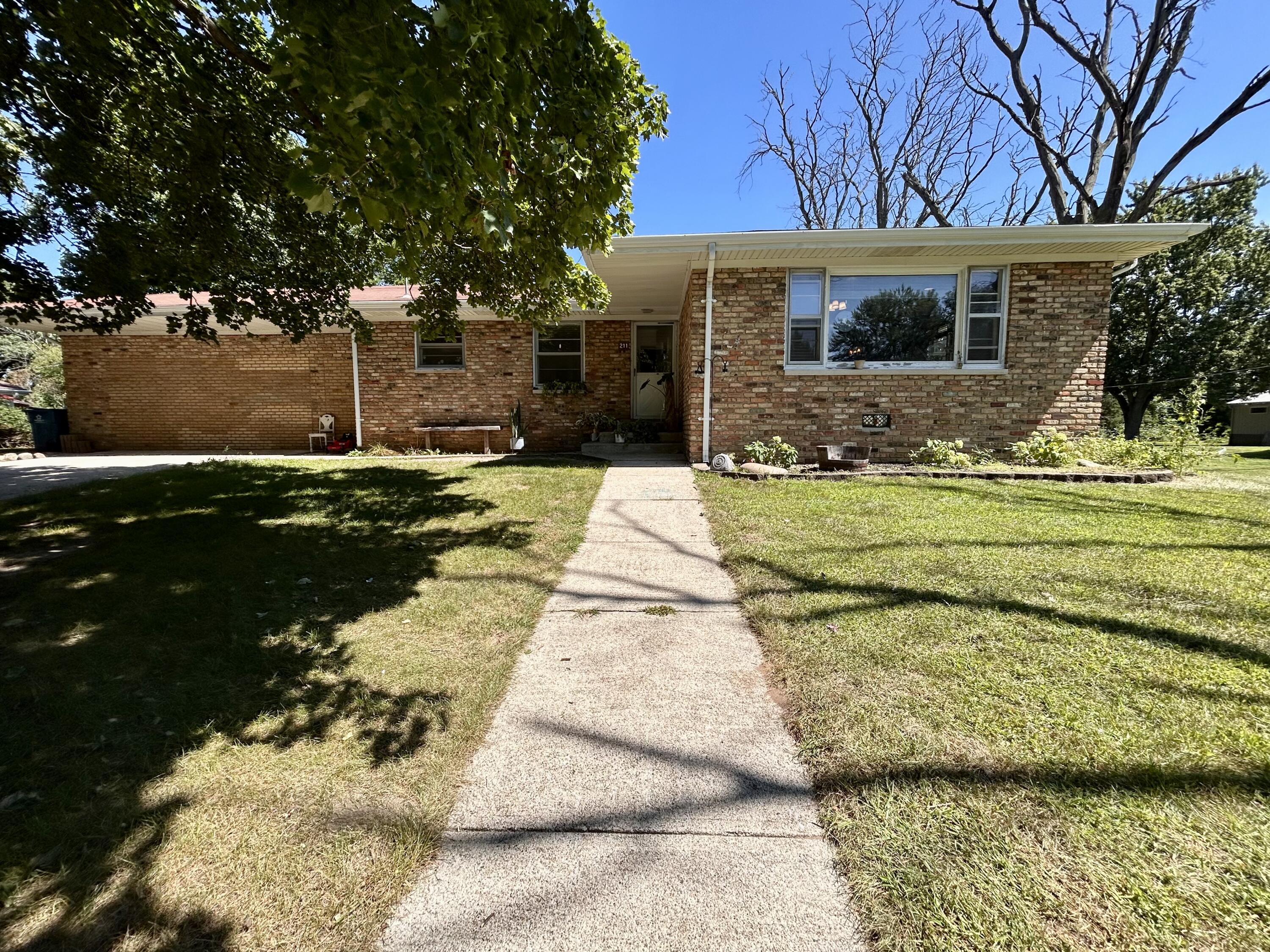 211 Carnation Street Property Photo 1