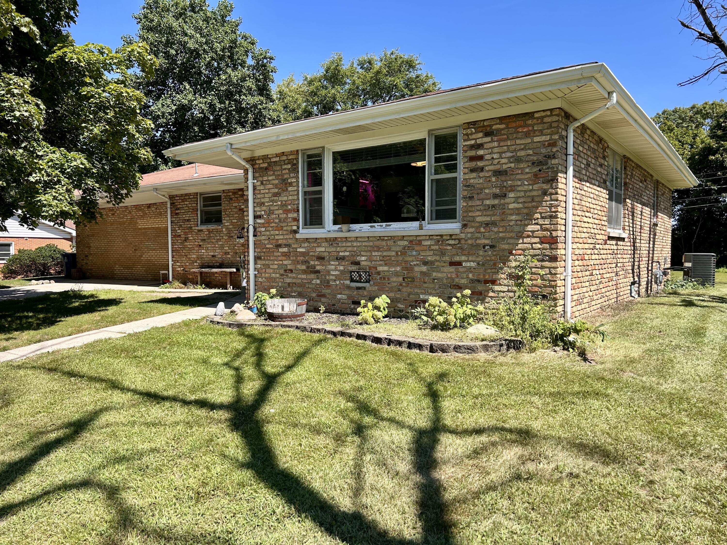 211 Carnation Street Property Photo 1