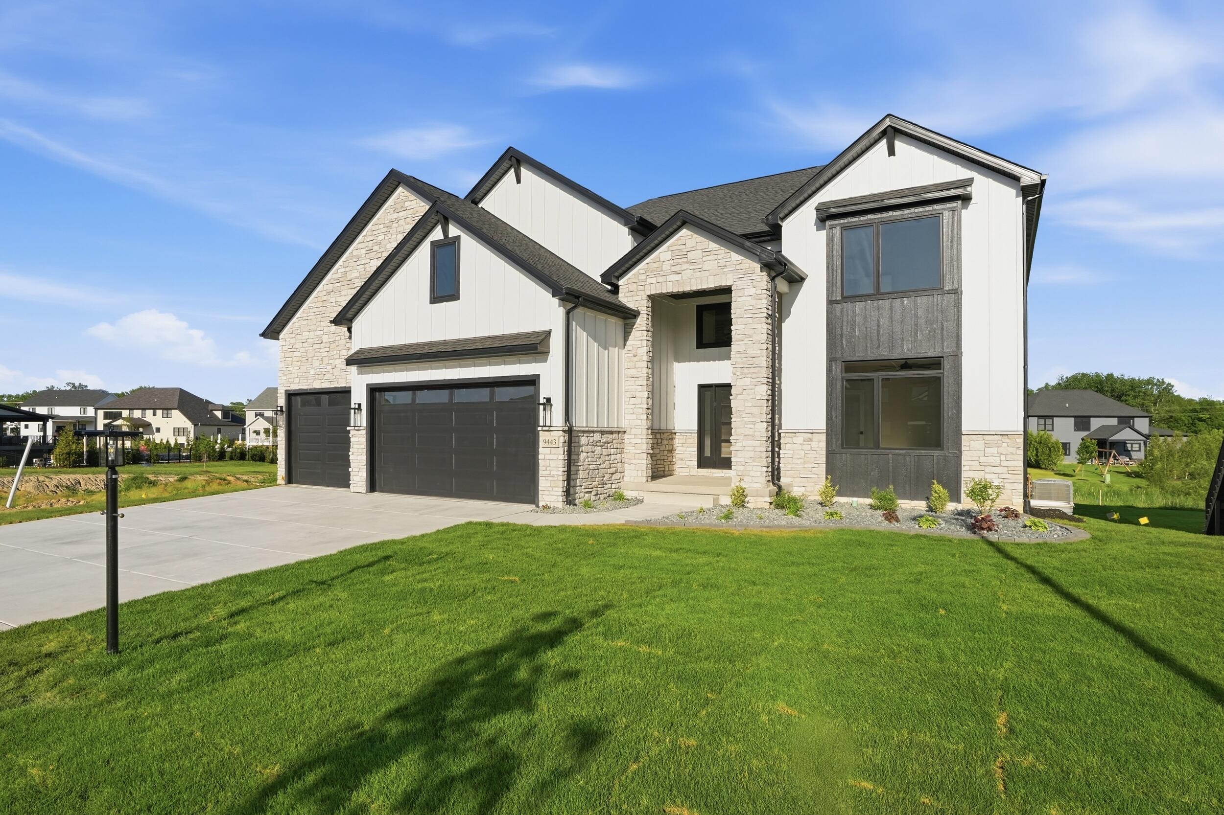 9443 Tall Grass Trail Property Photo 1