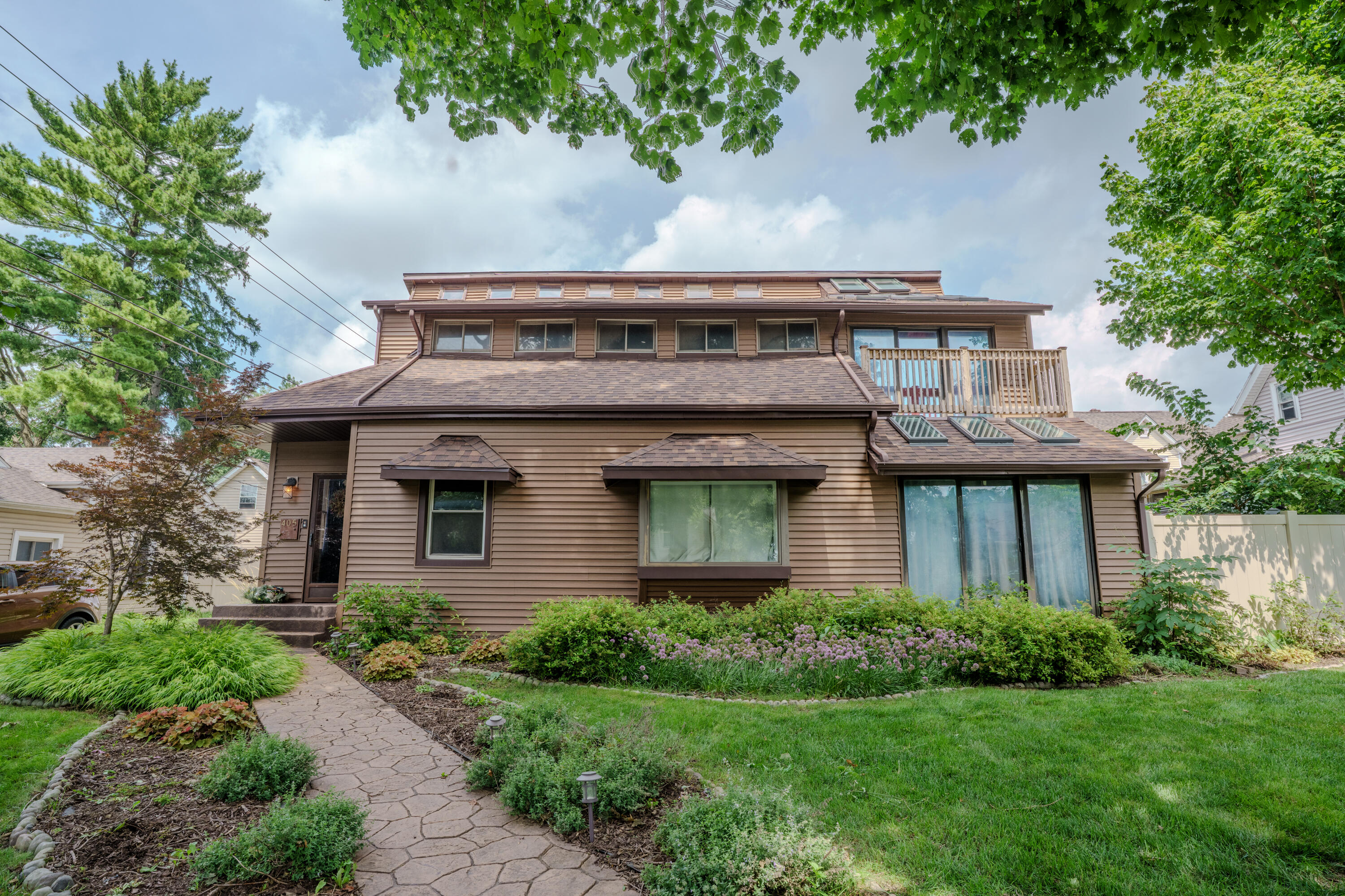 405 E Chicago Street Property Photo 1