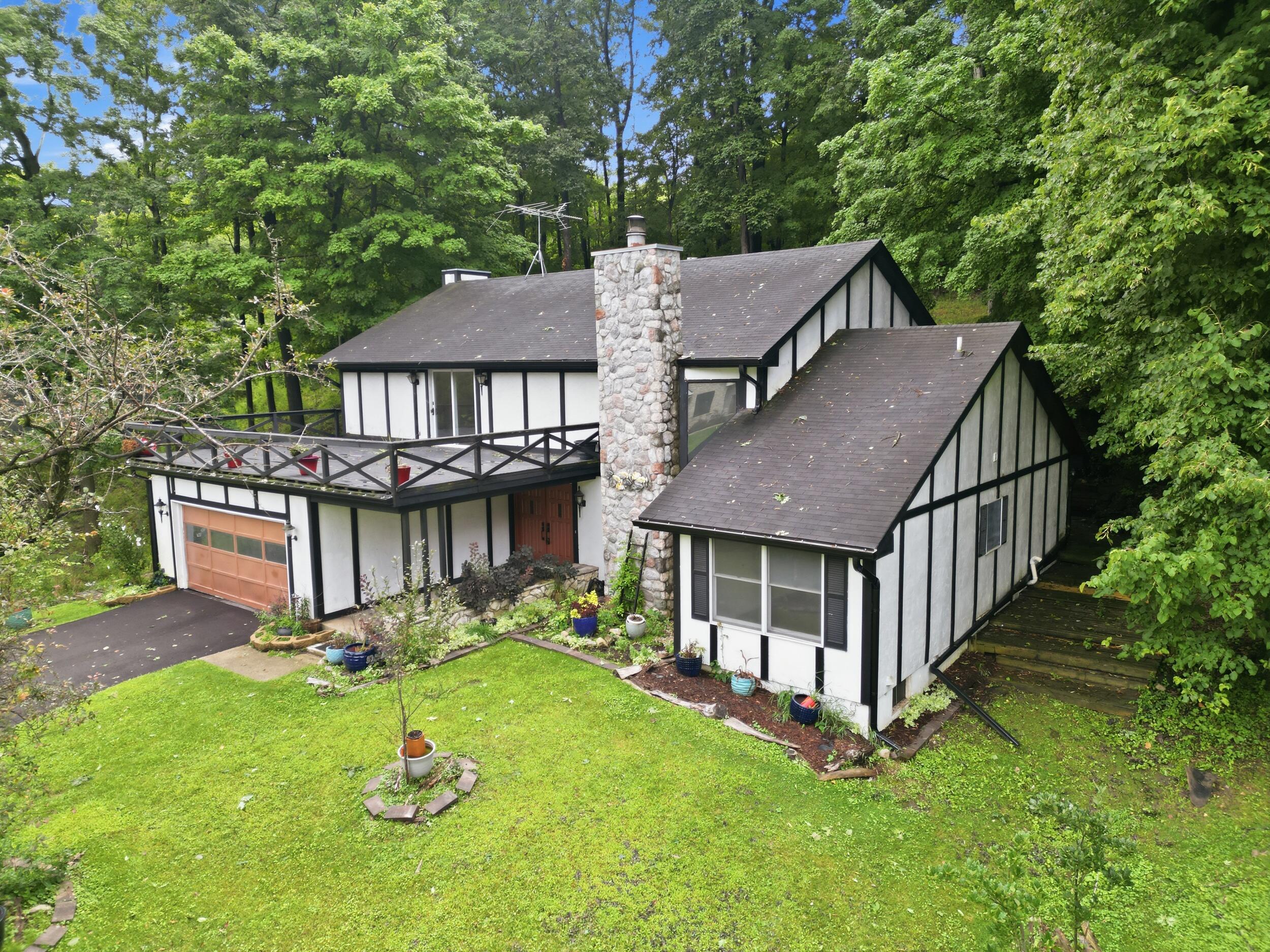 456 Roxbury Road Property Photo 1