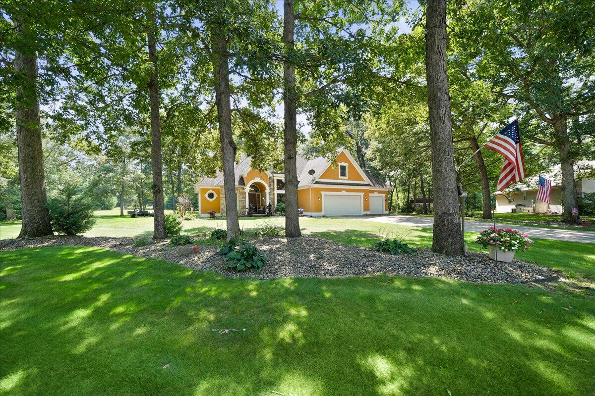 11349 N Oak Court Property Photo 1
