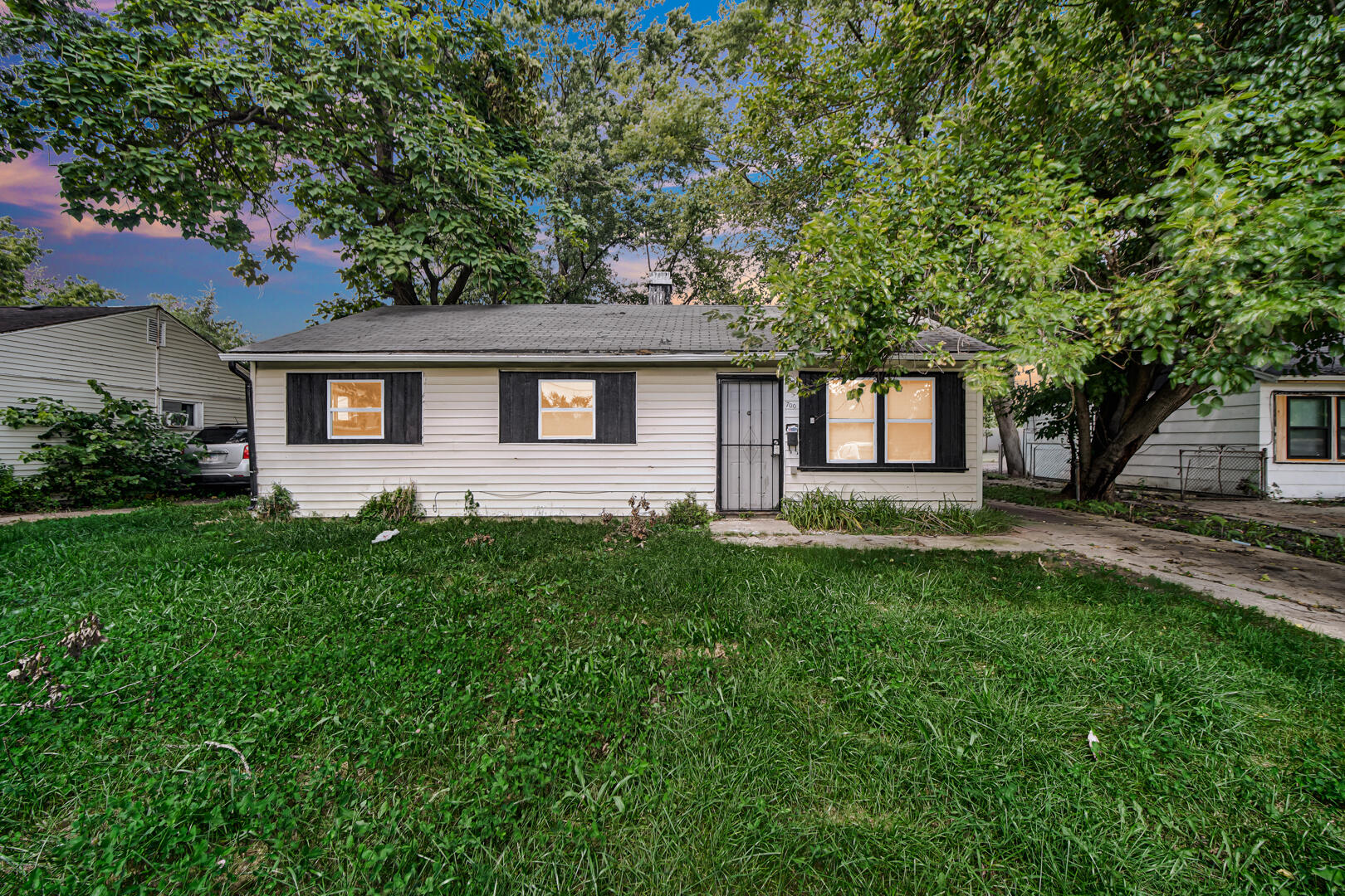 700 E 49th Avenue