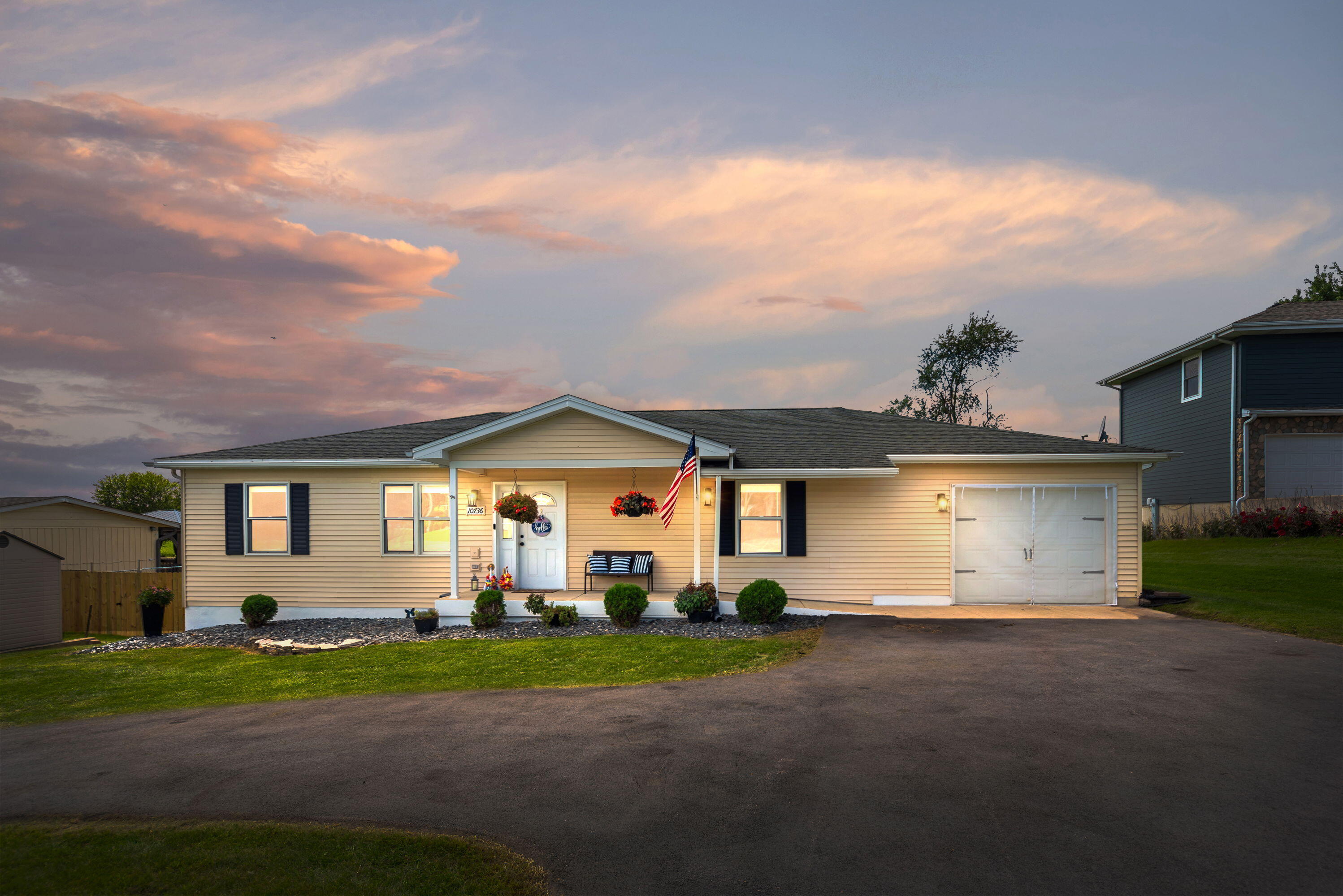 10736 Forestdale Street Property Photo 1